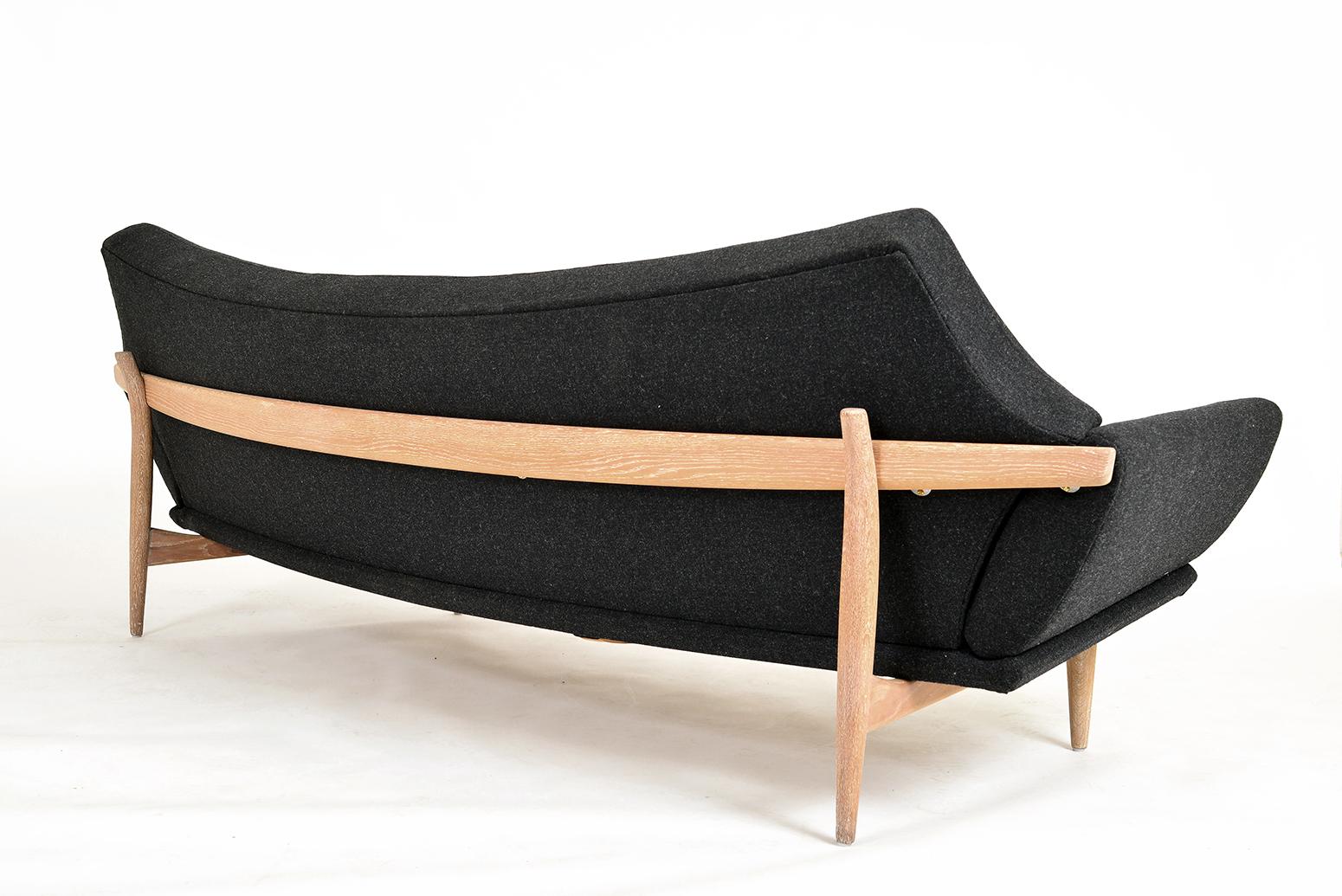 Canapé et chaise courbés suédois des années 1960 Johannes Andersen Trensums Mid-Century Modern en vente 1