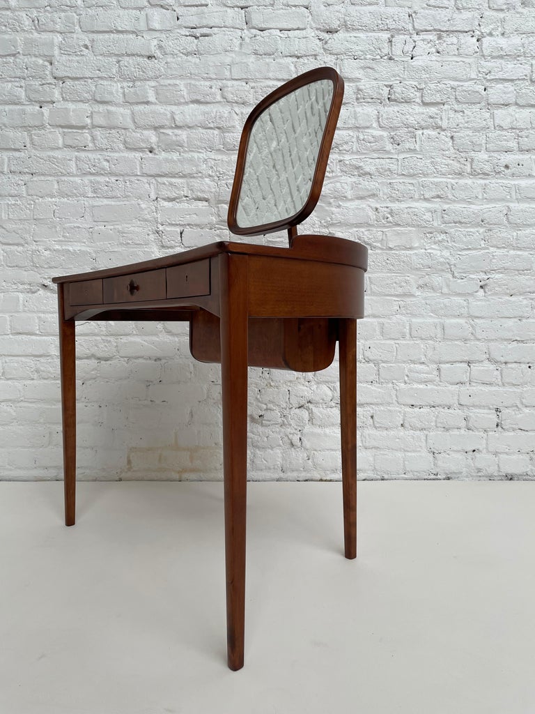 1960's Swedish Design by Carl Malmsten Brigitta Dressing Table and Chair In Good Condition For Sale In Tourcoing, FR