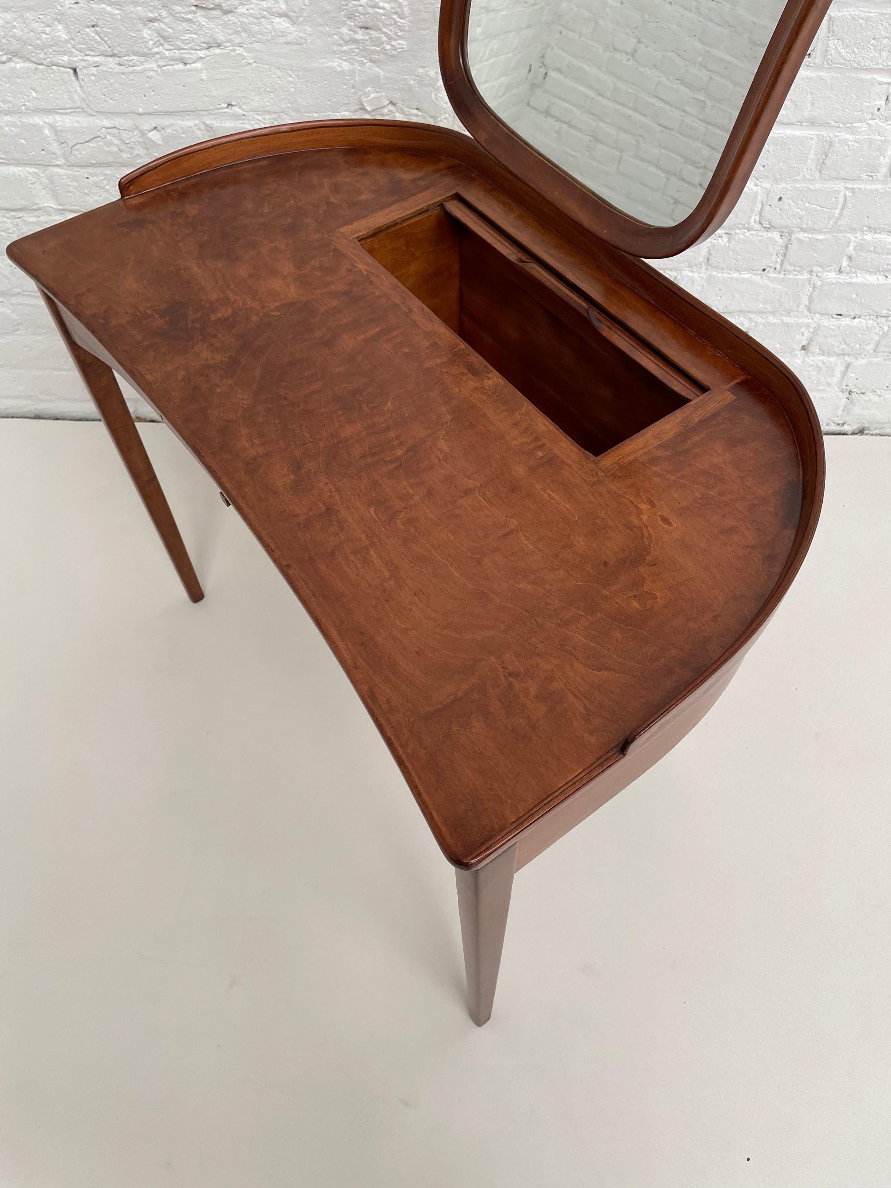 1960's Swedish Design by Carl Malmsten Brigitta Dressing Table and Chair In Good Condition For Sale In Tourcoing, FR