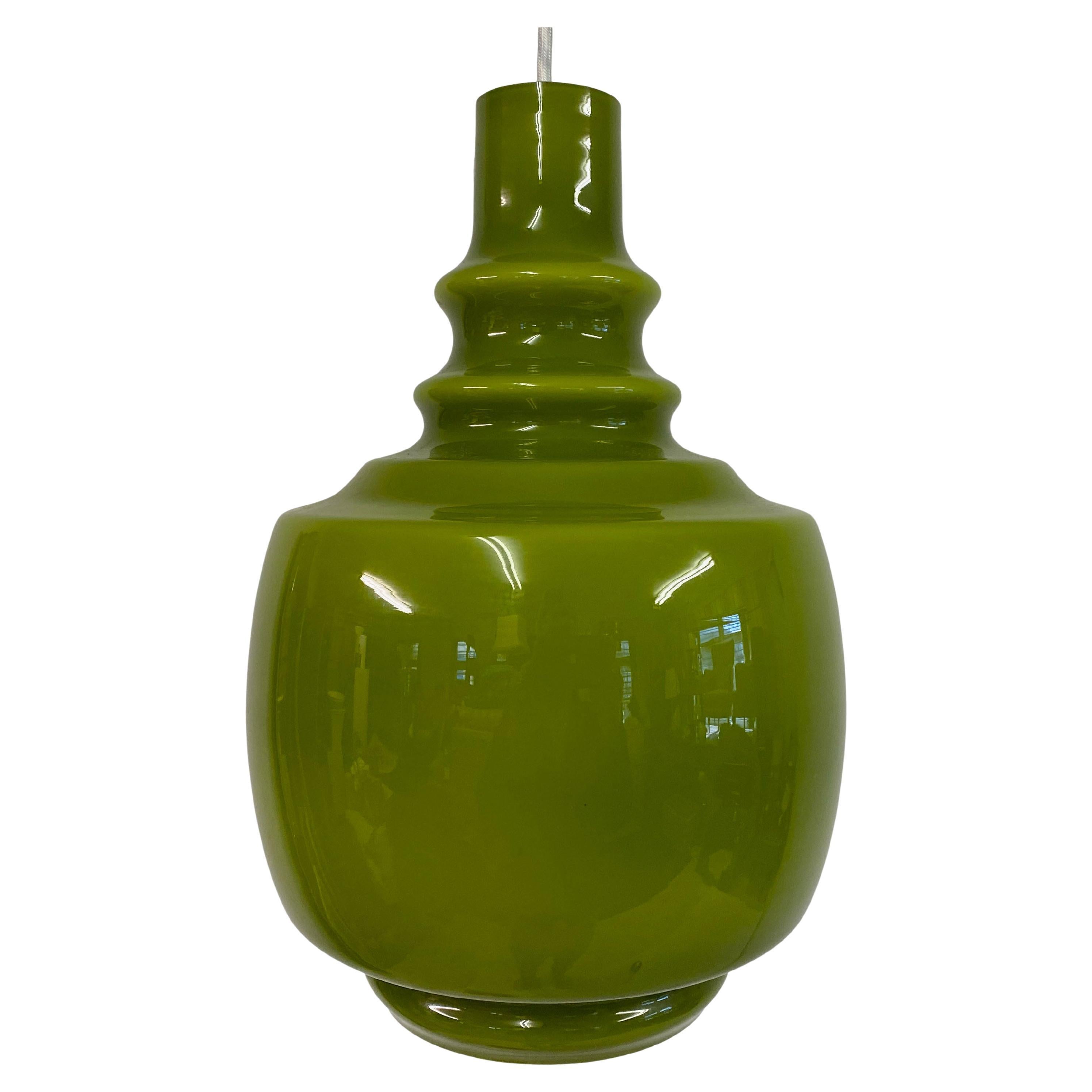 Lampe à suspension suédoise en verre vert des années 1960 en vente