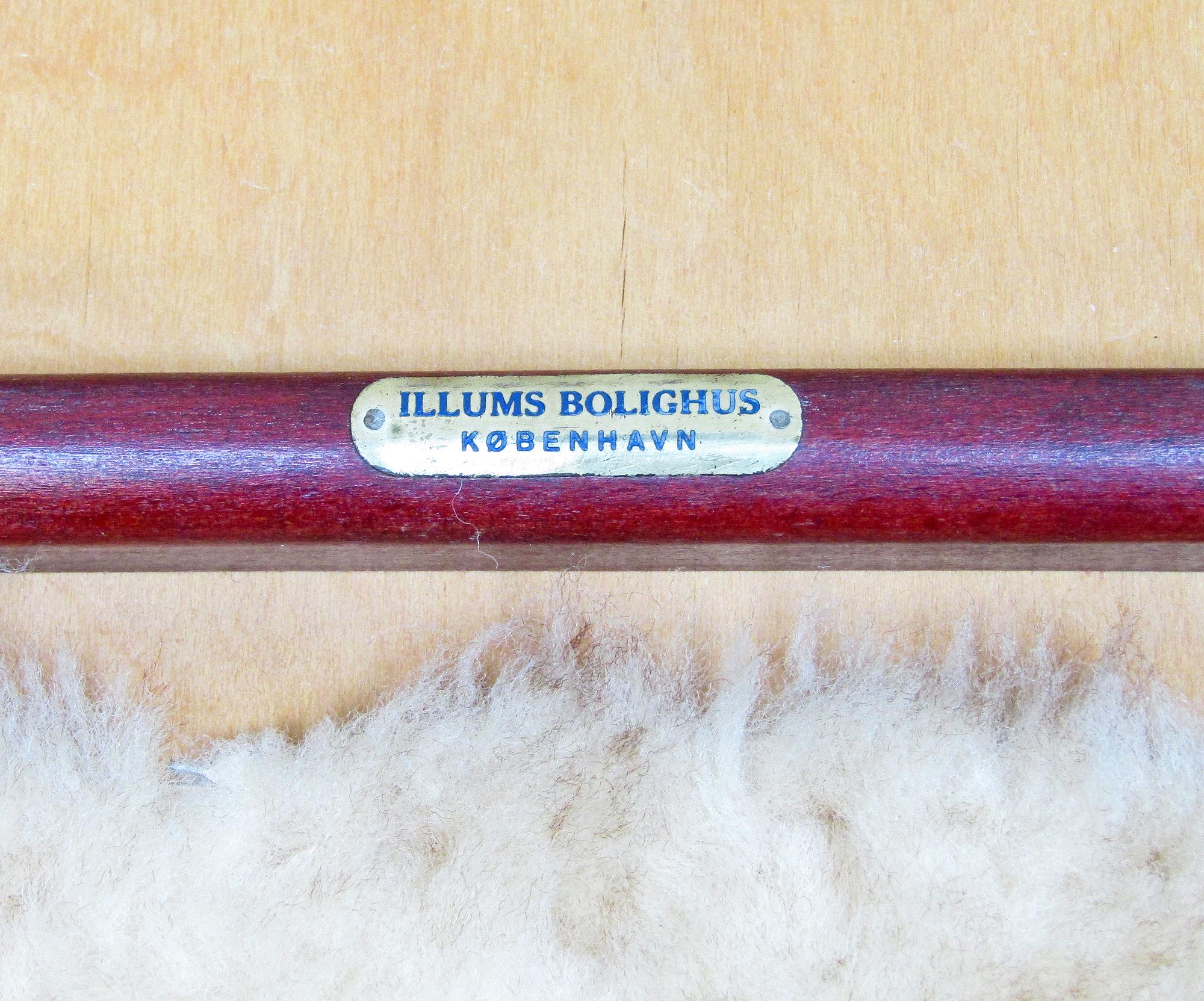 1960er Jahre Schwedische Lamino Fußhocker Ottoman In Schafsfell von Yngve Ekstrom für Swedese im Zustand „Gut“ im Angebot in Shepperton, Surrey
