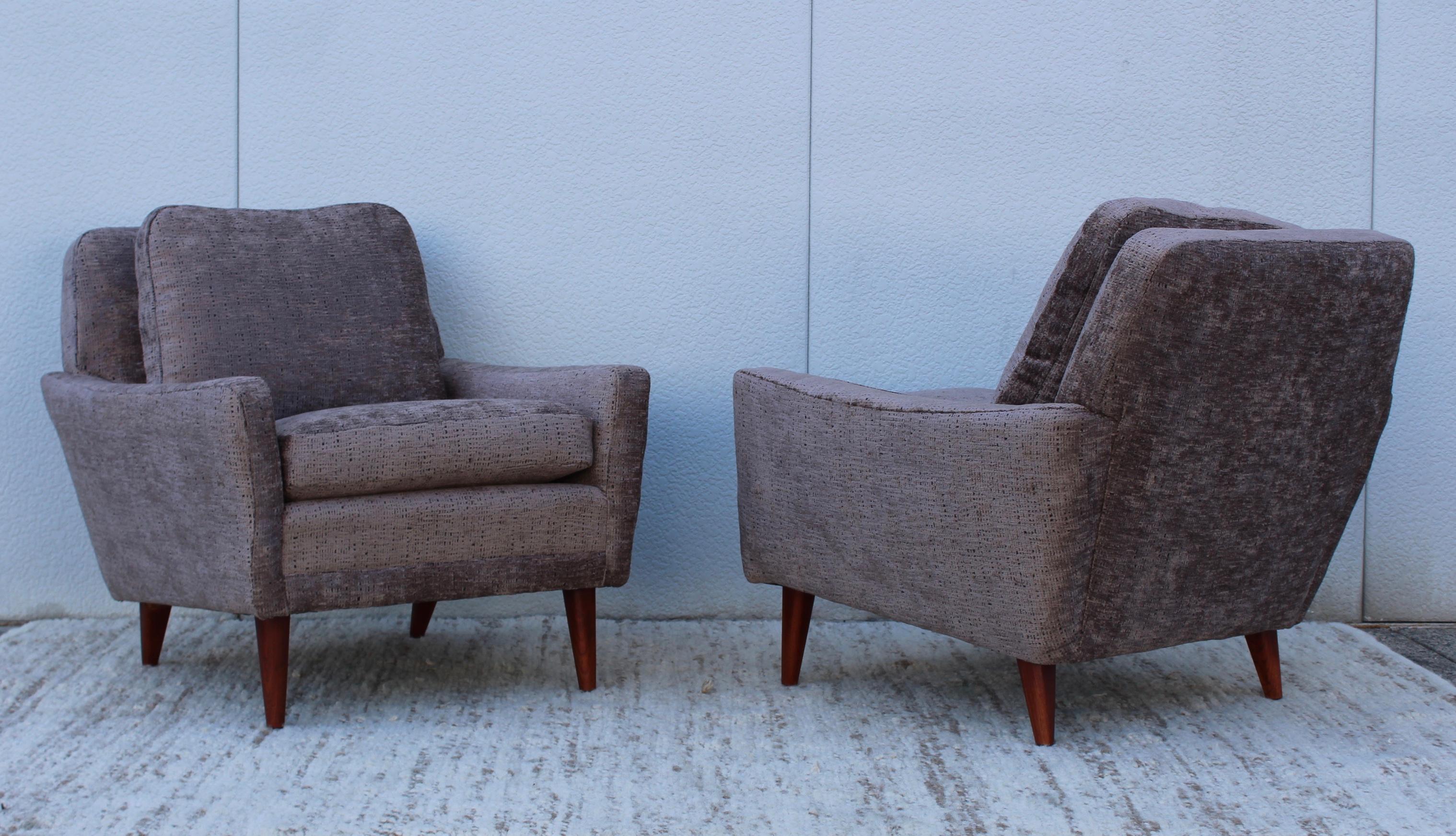 Stunning pair of 1960s large Swedish lounge chairs by DUX. Newly reupholstered in chenille.