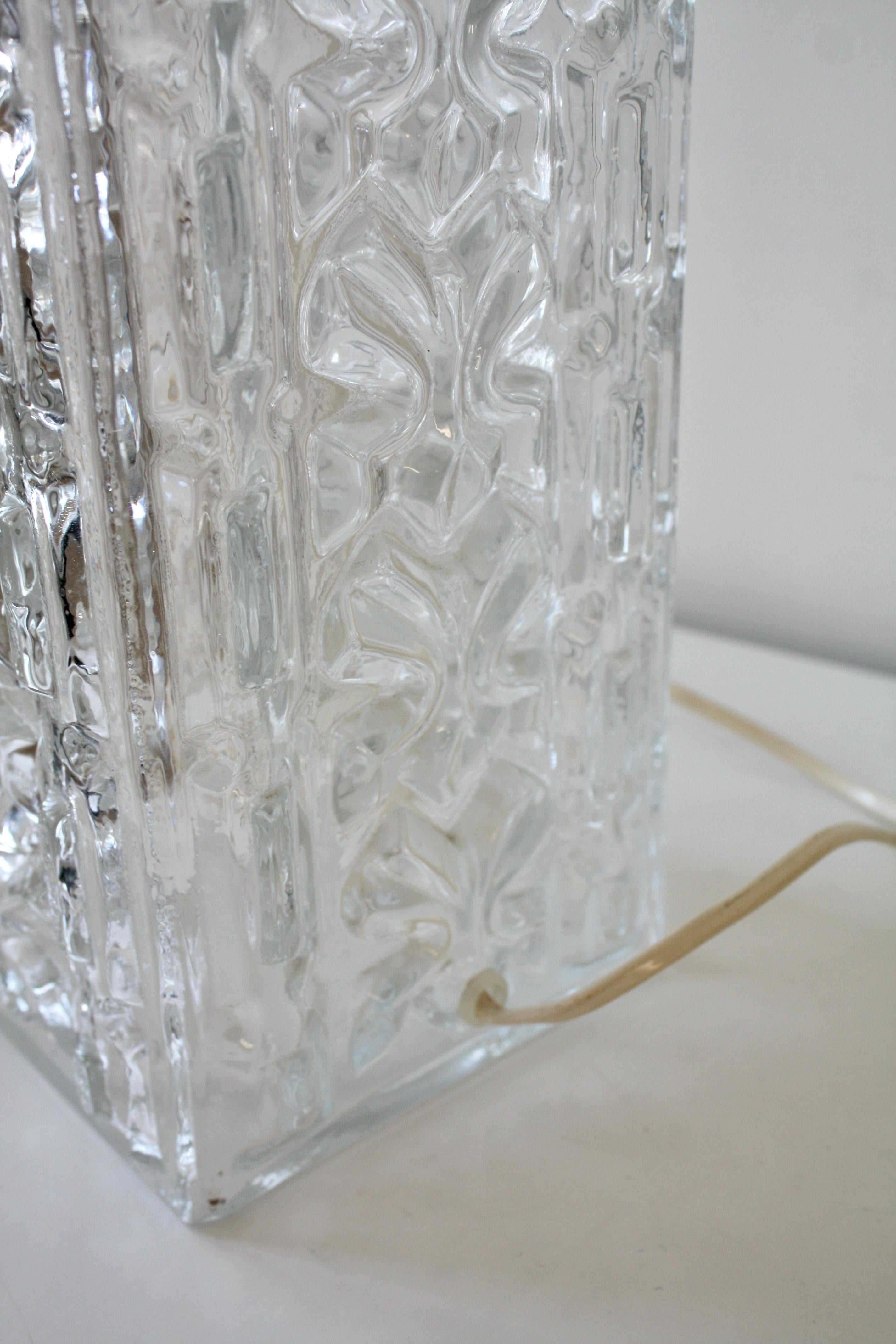 1960s Swedish Mid-Century Glass Table Lamp by Orrefors, Attributed to Gustav Lee en vente 4
