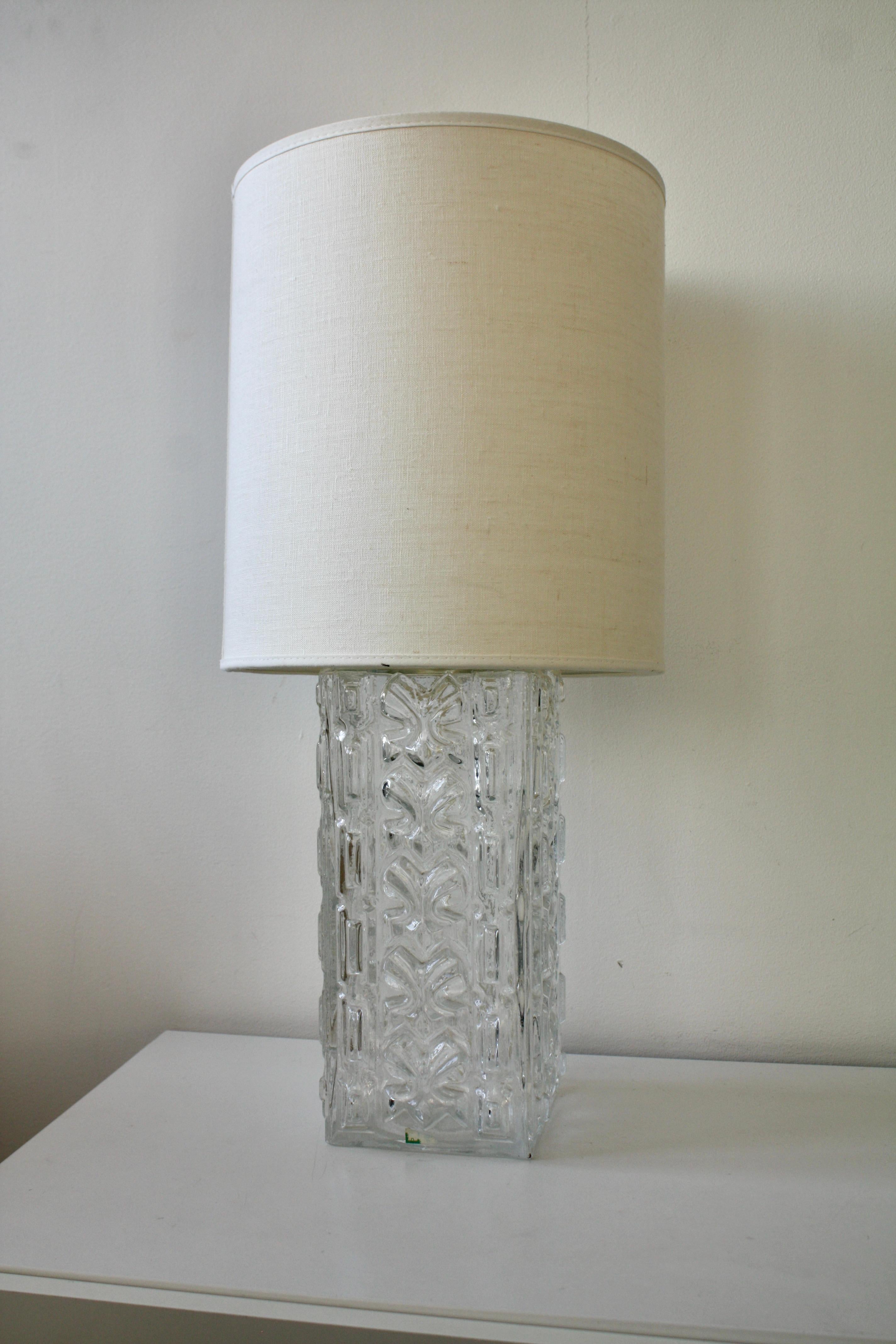 Mid-Century Modern 1960s Swedish Mid-Century Glass Table Lamp by Orrefors, Attributed to Gustav Lee en vente