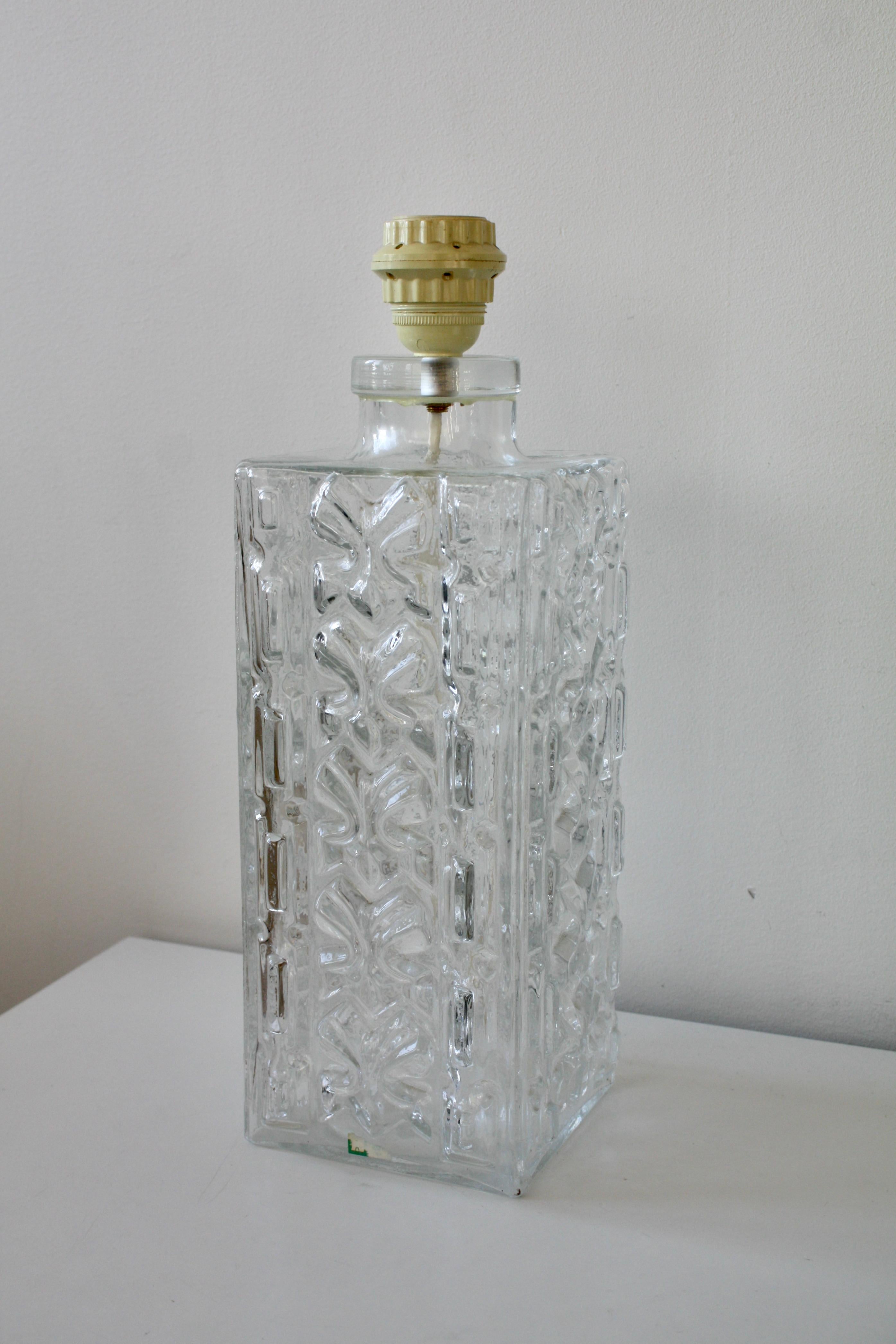 Milieu du XXe siècle 1960s Swedish Mid-Century Glass Table Lamp by Orrefors, Attributed to Gustav Lee en vente