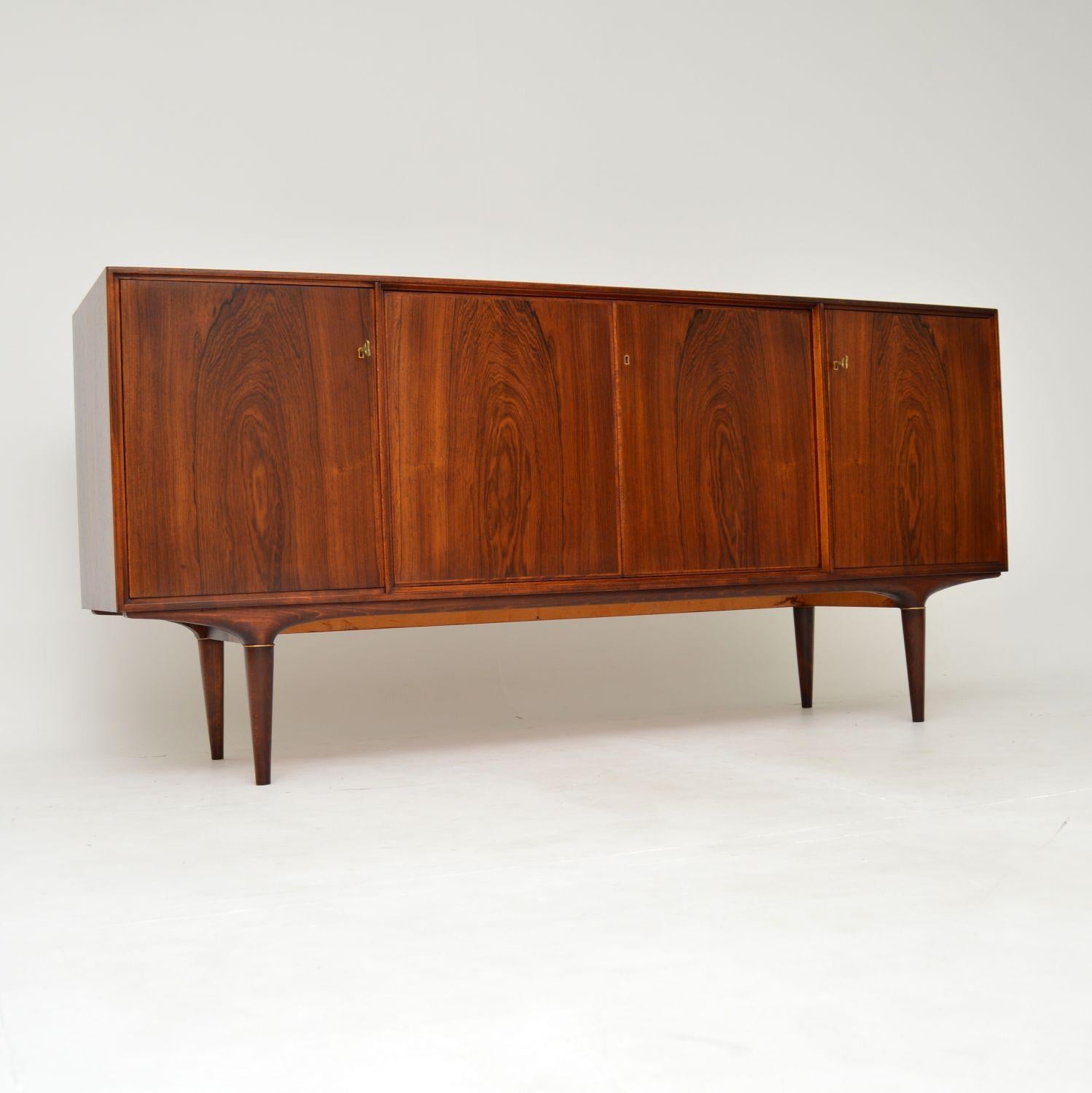 A stunning and rare vintage Swedish sideboard, this model is called the Cortina. It was designed by Svante Skogh, and was made in Seffle in Sweden, it dates from the 1960’s.
This is of absolutely superb quality, and has lots of great features. The