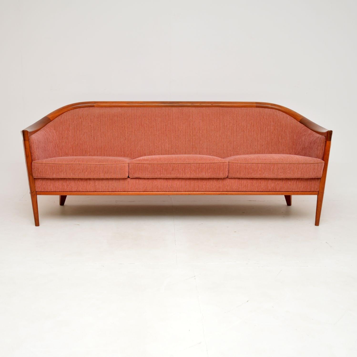 A beautifully designed and extremely well made vintage Swedish sofa in teak. This was designed by Bertil Fridhagen, it was made in Sweden by Broderna Andersson in the 1960’s.

The solid teak frame is of exceptional quality, it is very sturdy and