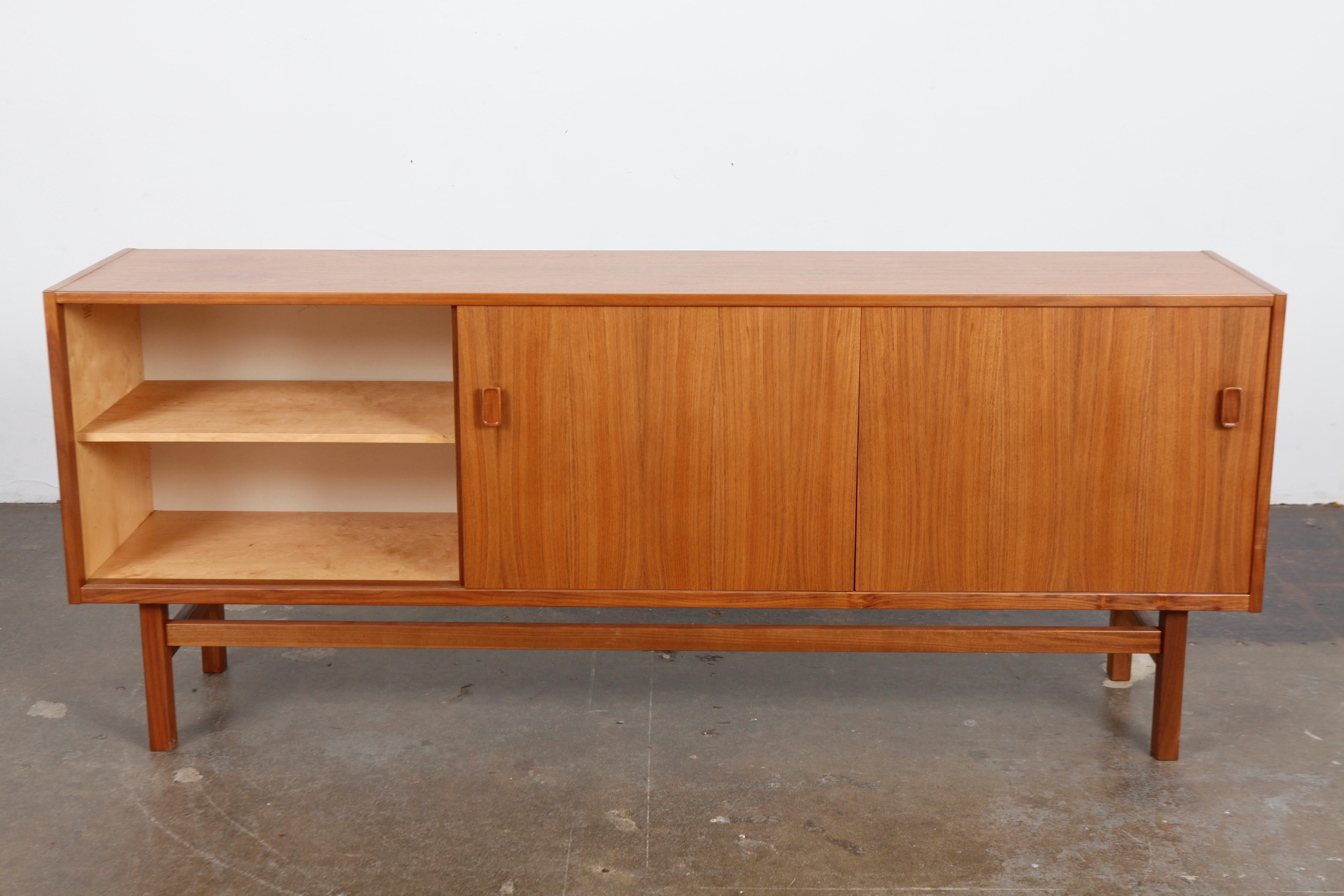 1960s walnut sideboard with two sliding doors and four center drawers, designed by Nils Jonsson for Troeds.
Model 