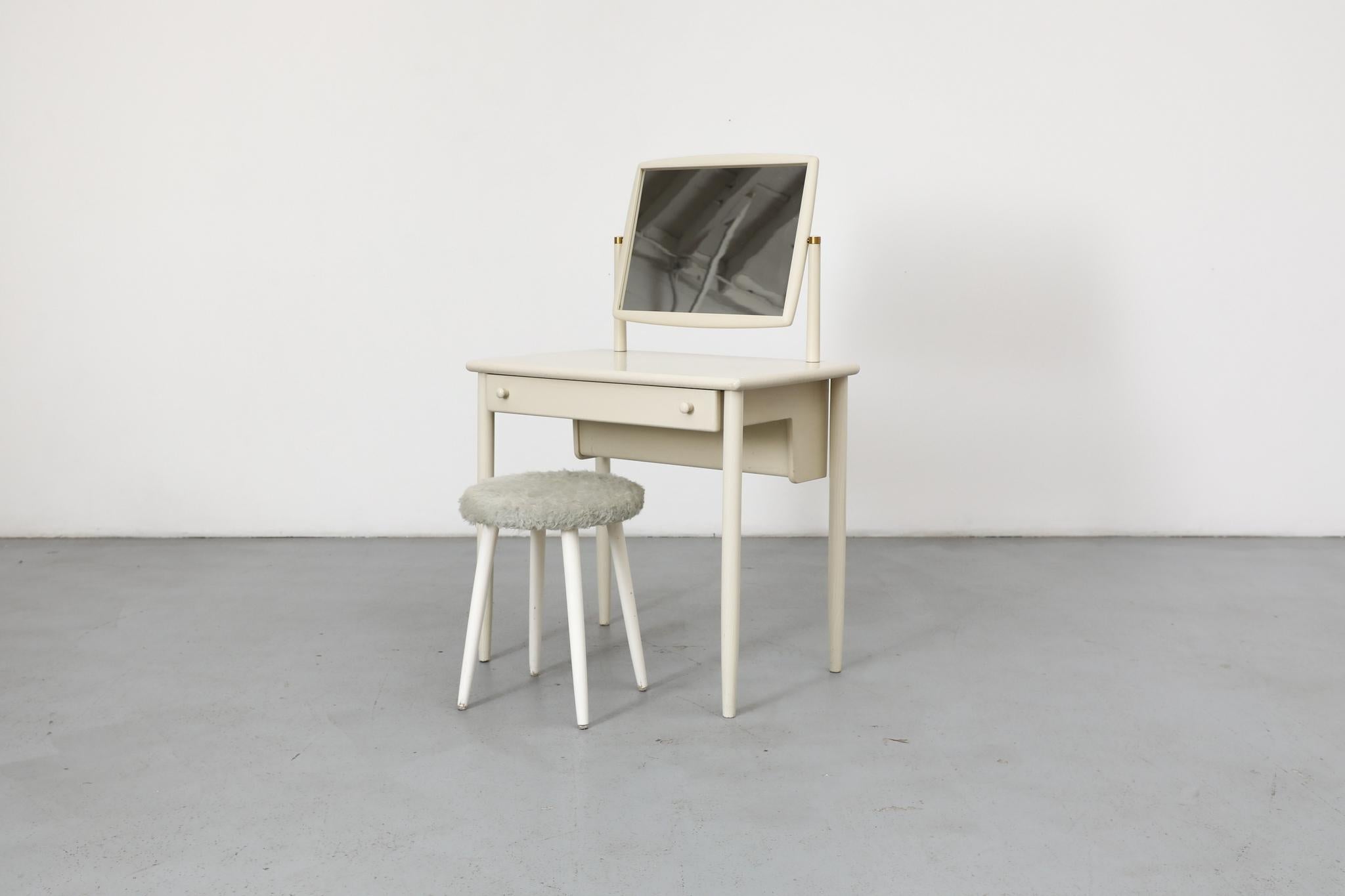 Mid-Century moderno 1960s Swedish White Lacqured Vanity Set by Torsten Totti Laakso for Asko in vendita