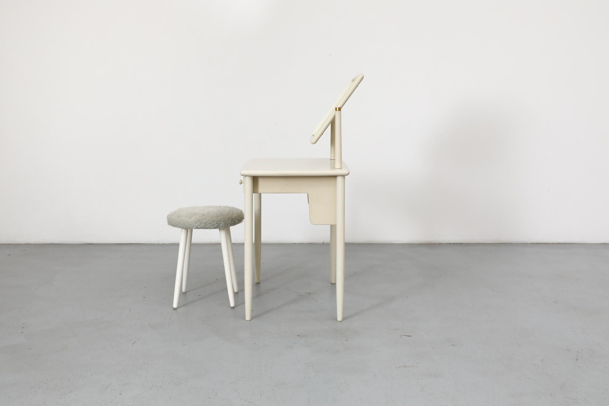 Svedese 1960s Swedish White Lacqured Vanity Set by Torsten Totti Laakso for Asko in vendita
