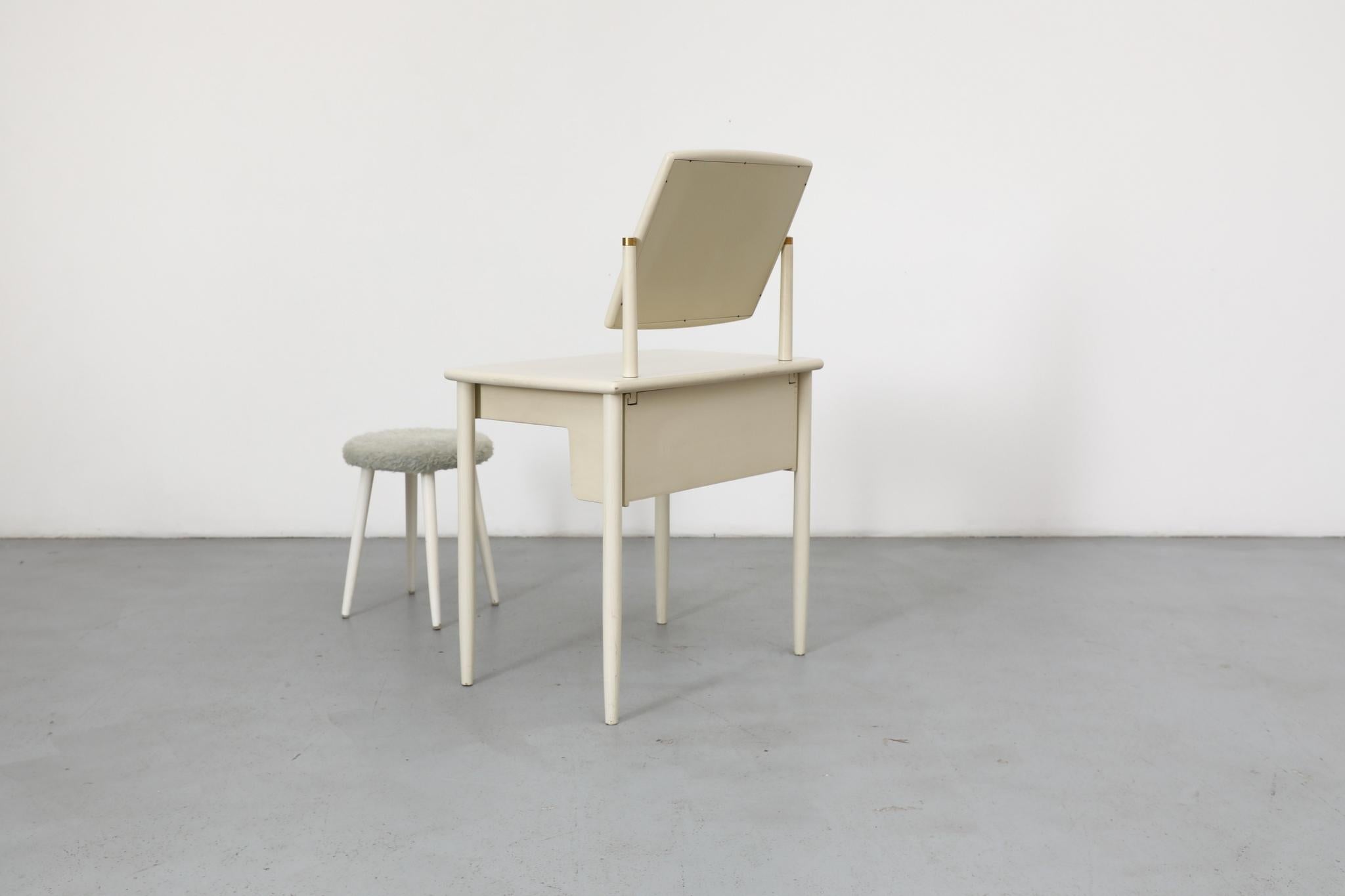 Dipinto 1960s Swedish White Lacqured Vanity Set by Torsten Totti Laakso for Asko in vendita