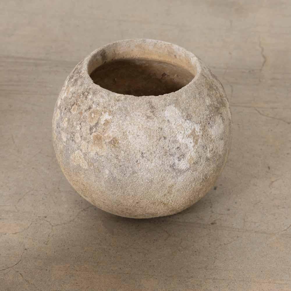 1960er Jahre Französisch Beton Ball Pflanzer, klein im Angebot 5