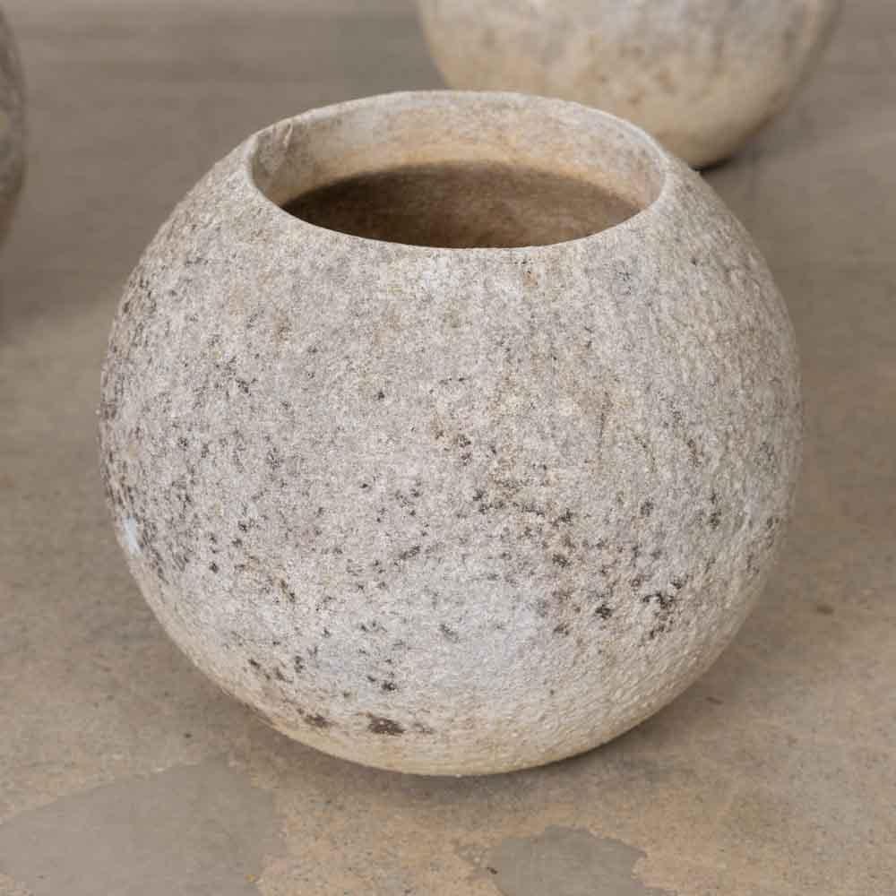1960er Jahre Französisch Beton Ball Pflanzer, klein im Angebot 2