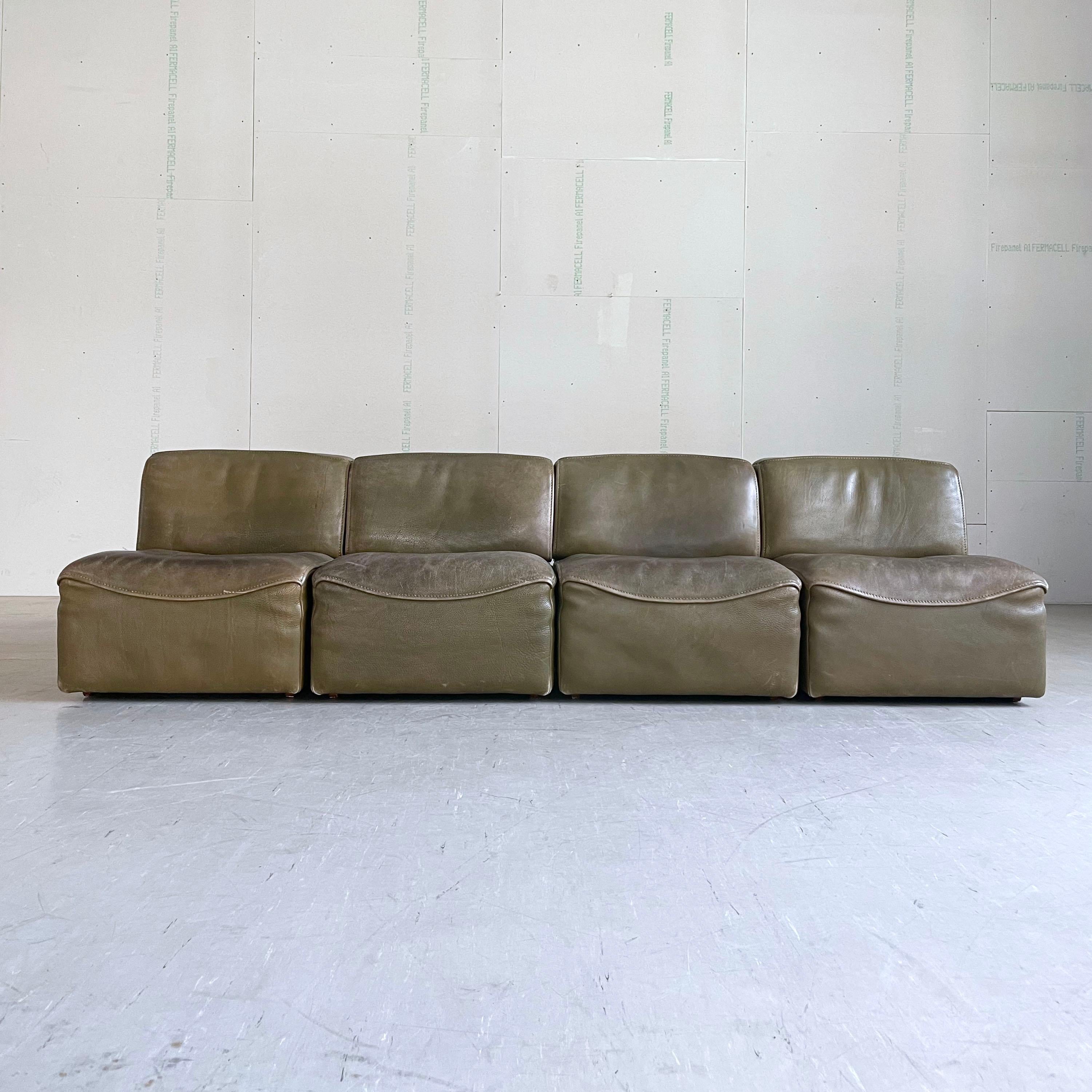 De Sede DS-15 Modular leather sofa, consisting of four identical elements in a rare olive green leather which can be arranges in any varied positions for greater flxibility.
Produced by DeSede, Switzerland in the late 1960’s - early