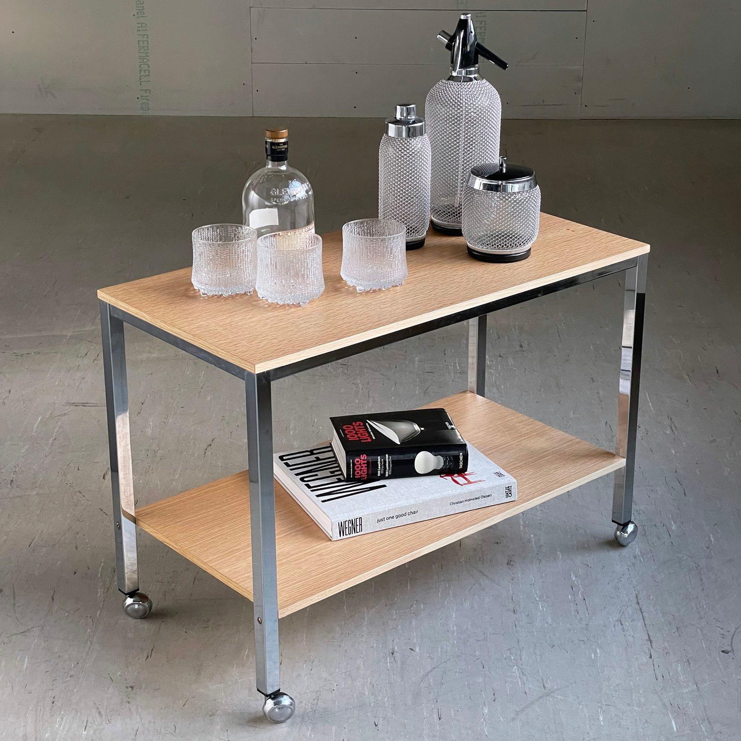 1960's Swiss minimalist bar cart In Good Condition For Sale In Bern, CH