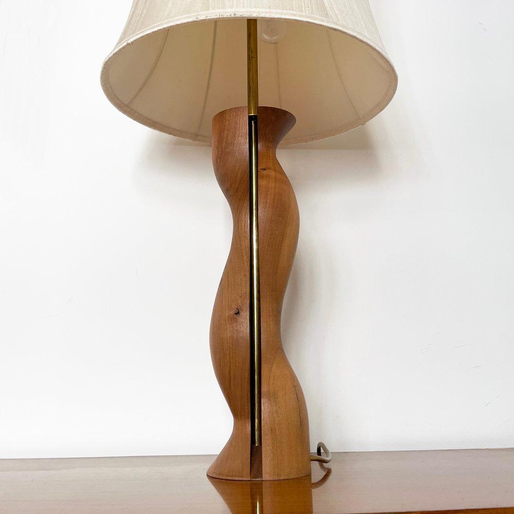 Lámpara de mesa de Swiss Teak y latón de los años 60 en Bueno estado para la venta en Bern, CH