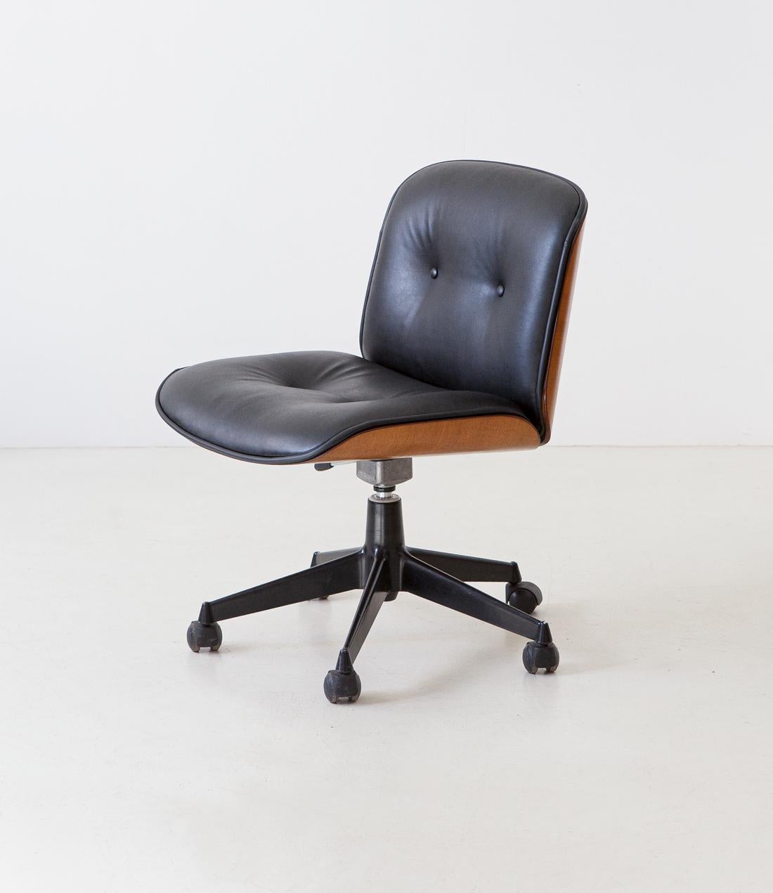 1960s Swivel Desk Chair with New Black Leather by Ico Parisi for MIM Roma In Good Condition In Rome, IT