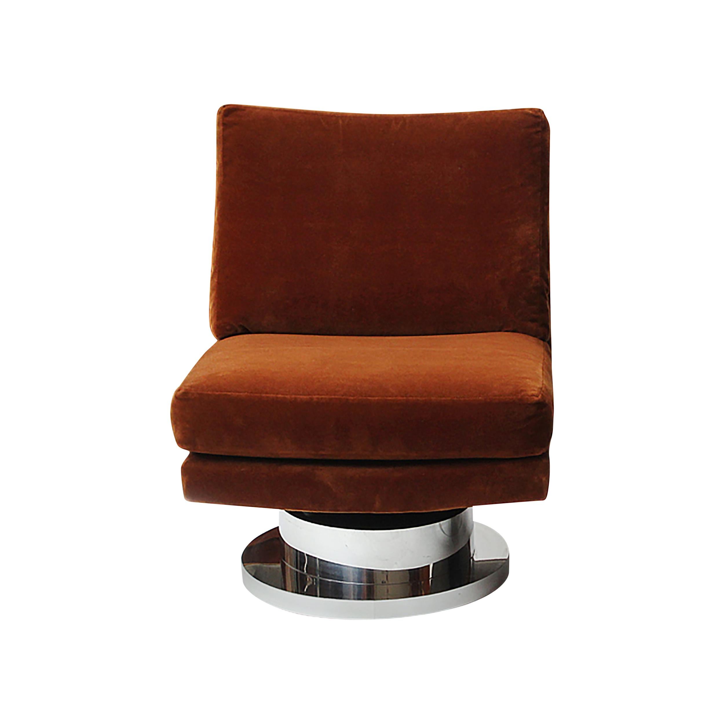 A slipper chair on a chromed swivel base, retaining the original russet, cut velvet upholstery.
Designed by Milo Baughman for Thayer-Coggin.