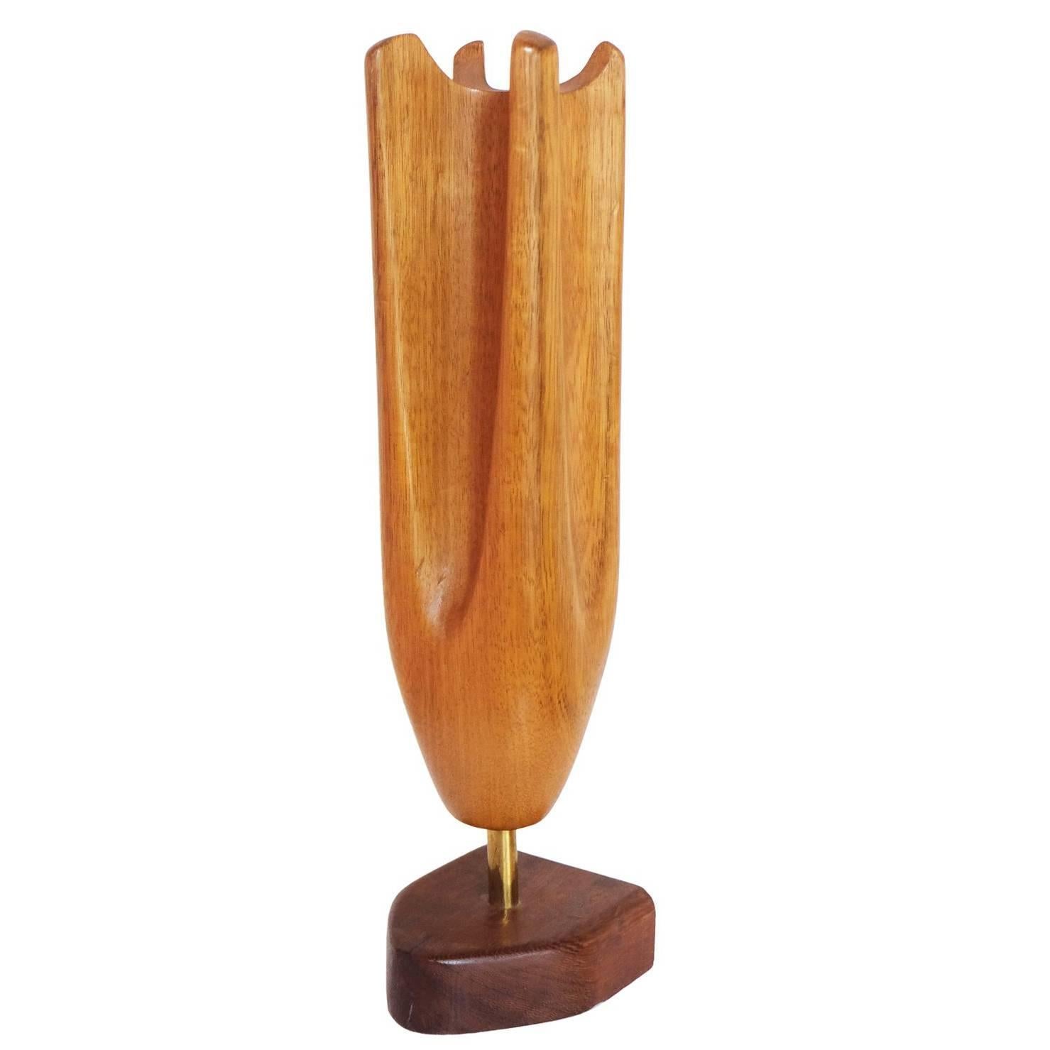 1960s abstract wooden sculpture designed and manufactured in the UK.

Hand carved figured sycamore design with a walnut base and brass stem.

Dimensions: 

H 40cm x W 10cm x D 12cm.
     

