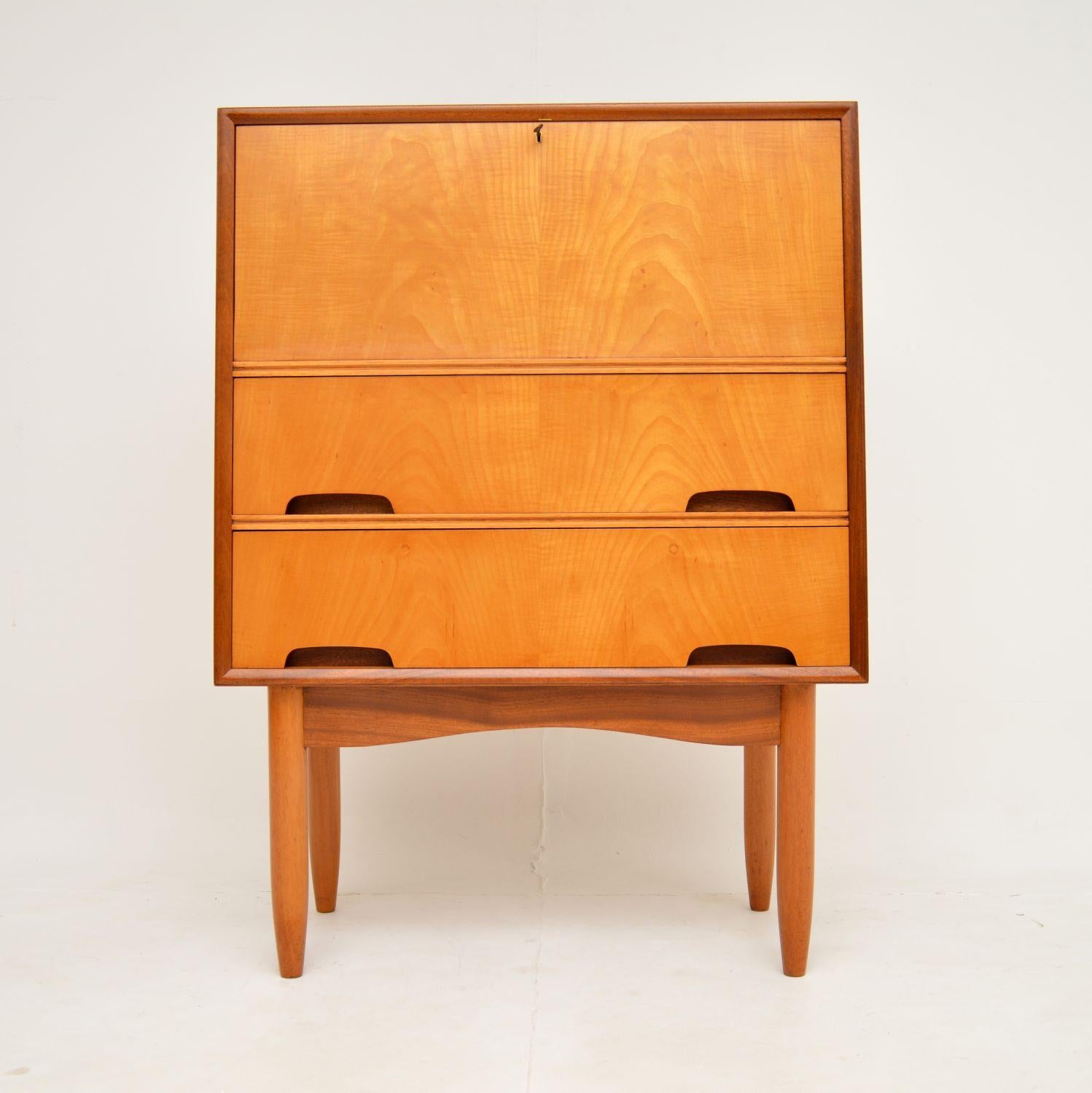 A stunning and very useful 1960’s sycamore & walnut bureau  by Peter Hayward for Vanson. This was designed by Peter Hayward, it was made by Vanson in England.

It has such a stylish and practical design the quality is outstanding. The sycamore front