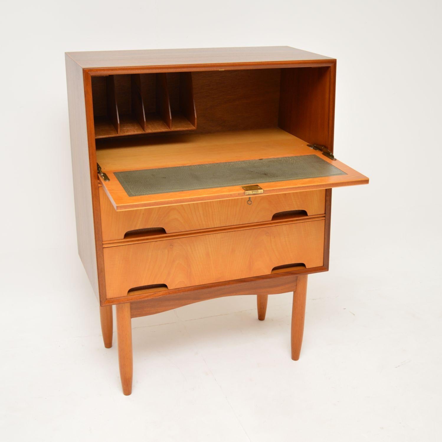1960's Sycamore & Walnut Bureau by Peter Hayward for Vanson In Good Condition For Sale In London, GB