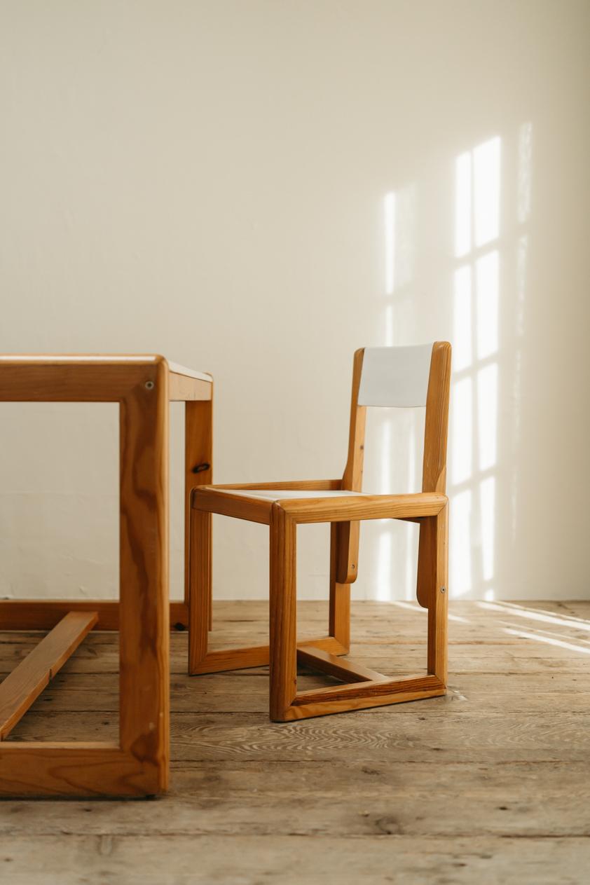 1960er Tisch und 2 Stühle, André Sornay im Zustand „Gut“ im Angebot in Brecht, BE