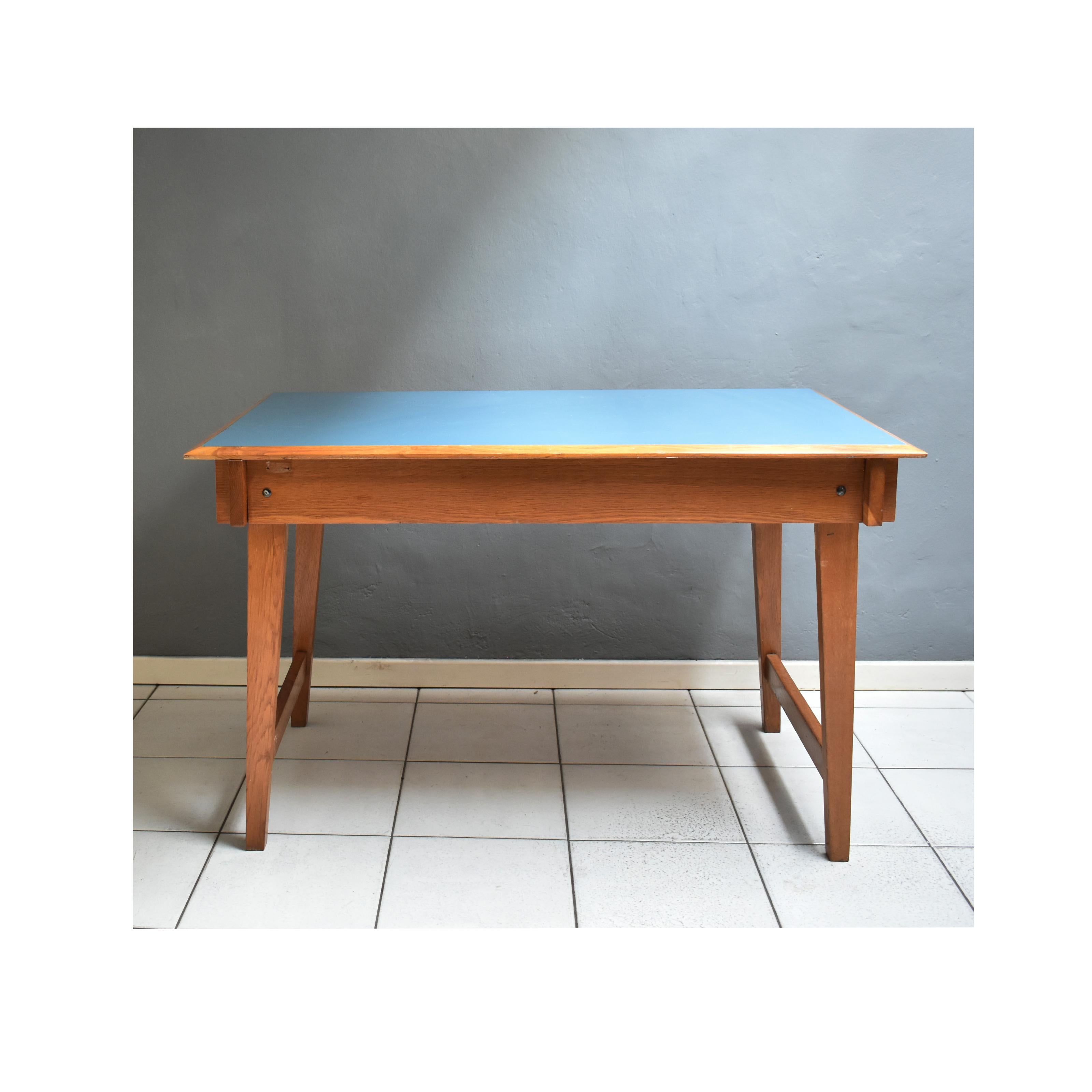  Italian Manufacture, 1960 writing desk in Wood and Light Blue Formica Top In Good Condition In Milan, IT