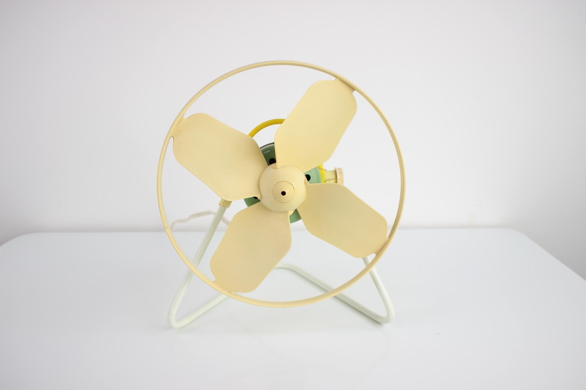 Vintage industrial table fan
Made of metal and plastic
Fully functional.