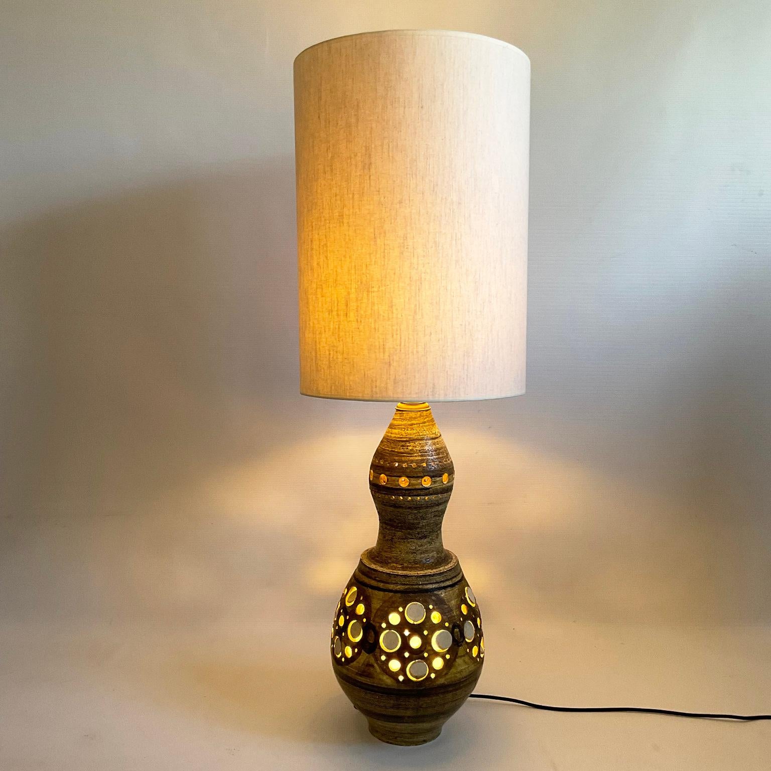 Mid-Century Modern 1960s Table Lamp by Georges Pelletier in Hand-Painted Clay For Sale