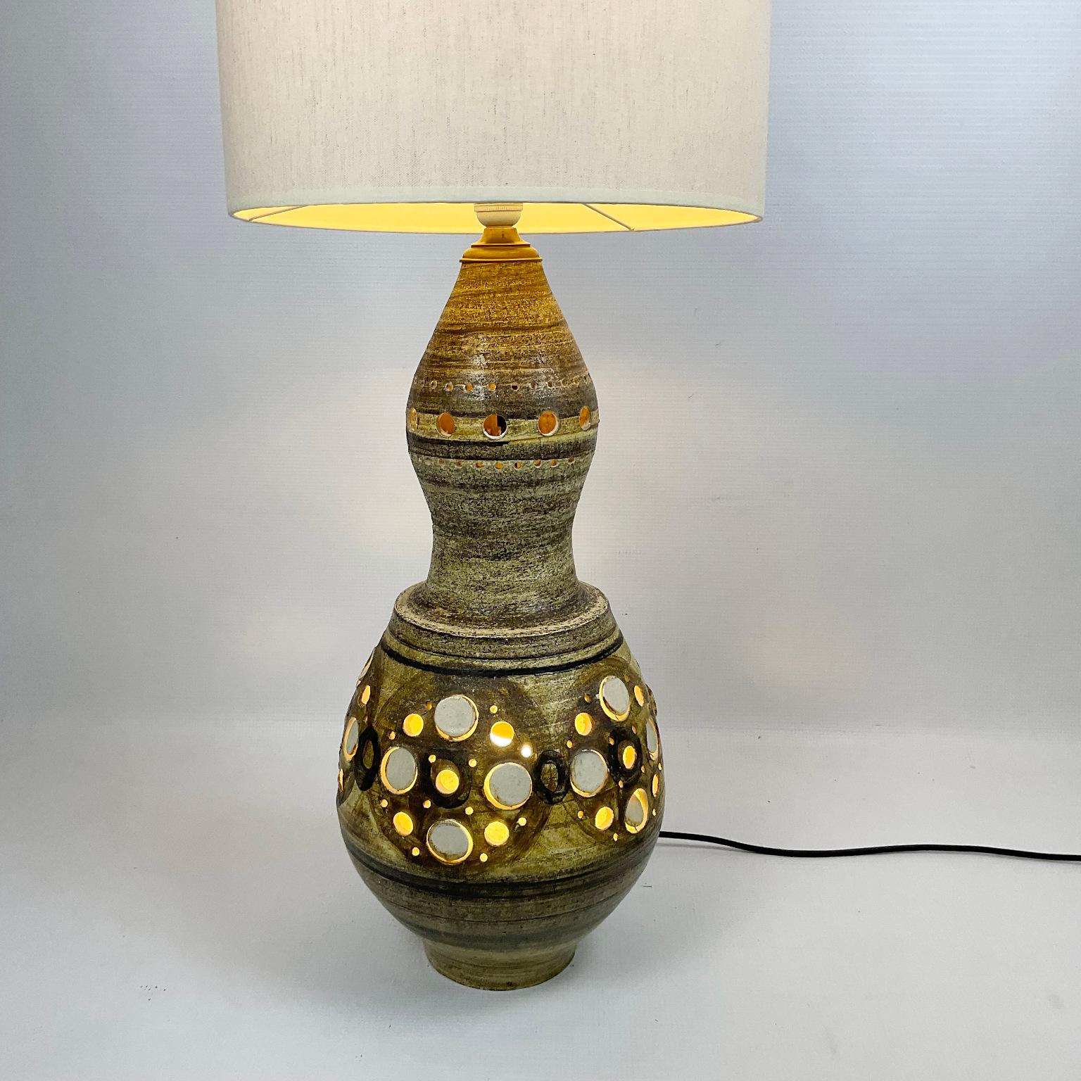 French 1960s Table Lamp by Georges Pelletier in Hand-Painted Clay For Sale