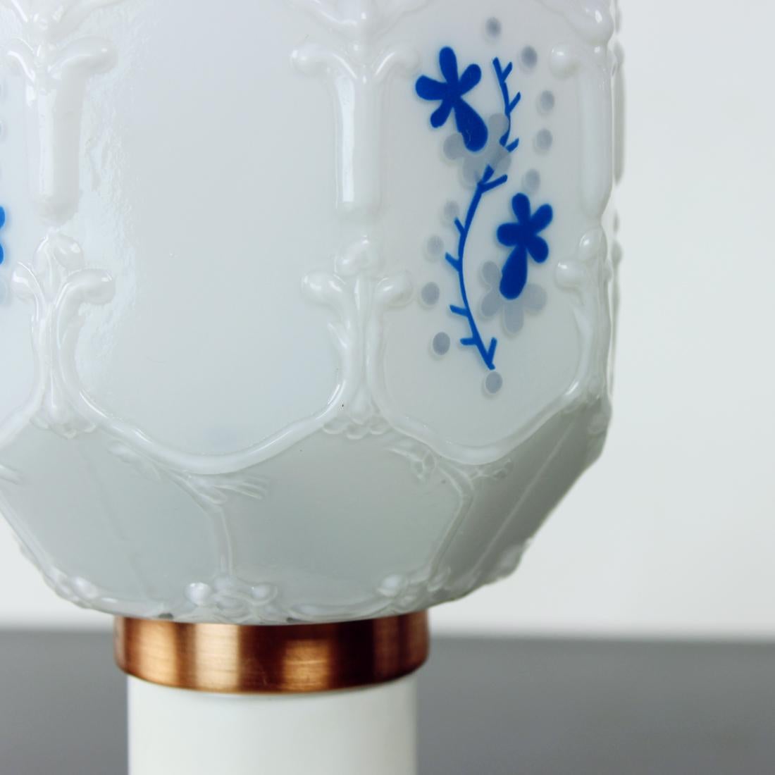 Lámpara de sobremesa de los años 60 de Opaline By Drukov Latón en venta