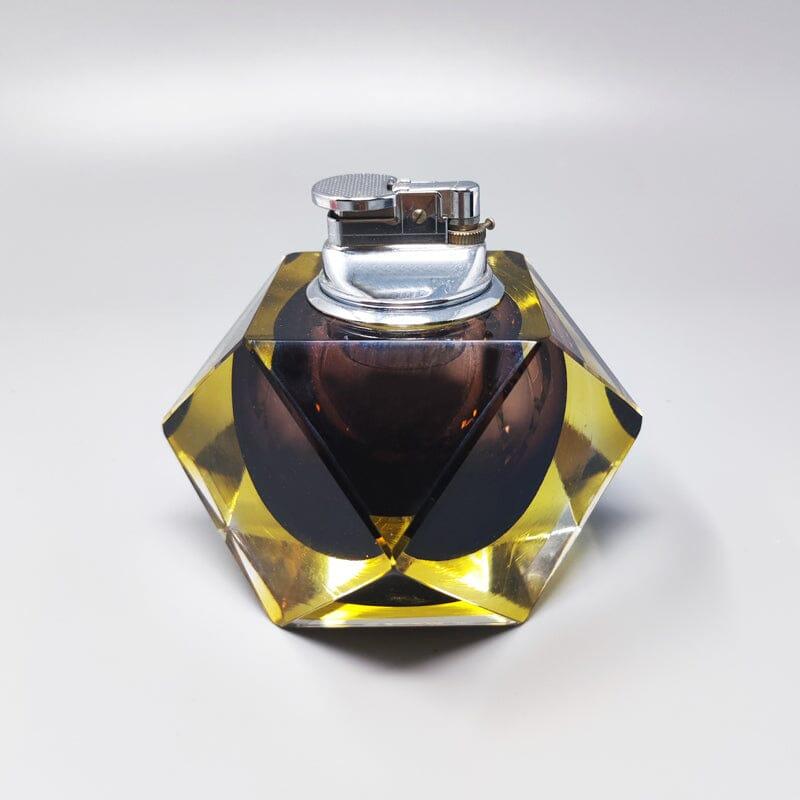 1960 Stunning brown and yellow table lighter in Murano sommerso glass by Flavio Poli for Seguso. Made in italy. The item is in excellent condition and it works perfectly
Dimension:
diam 5,11