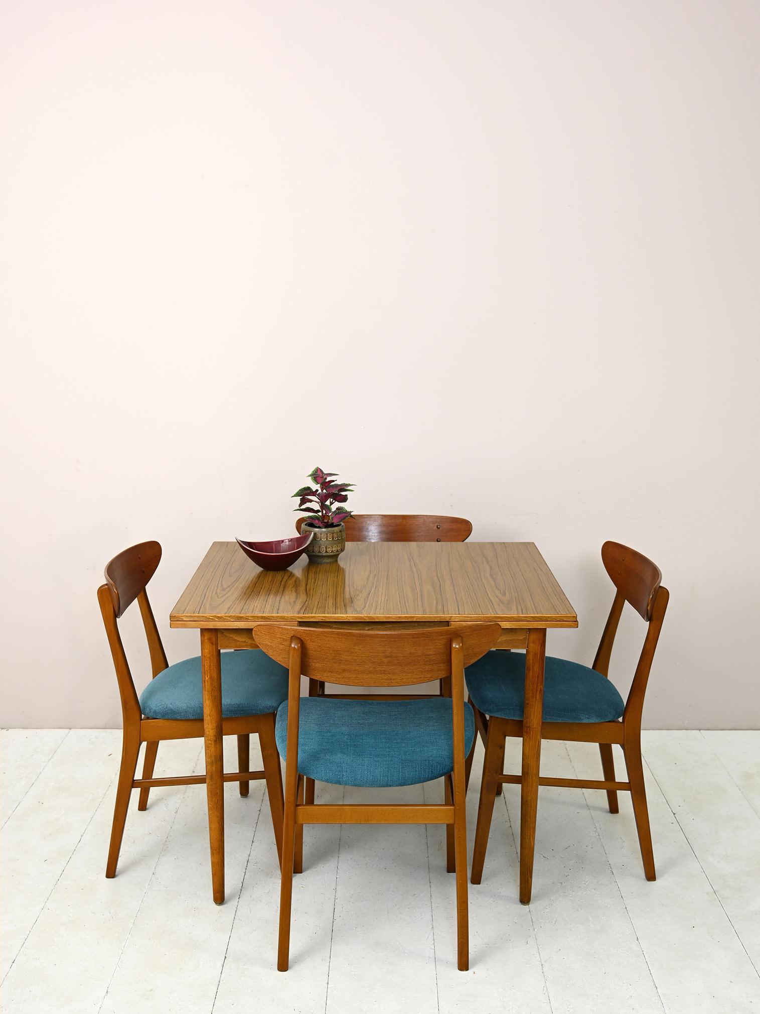 Scandinavian vintage extendable table.

This dining table is characterized by the presence of the wood-effect formica top, which makes it aesthetically pleasing but above all very durable. It can also be extended thanks to the presence of the two