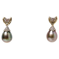 Pendientes colgantes de perla de Tahití de los años 60 en oro amarillo macizo de 14k con diamantes
