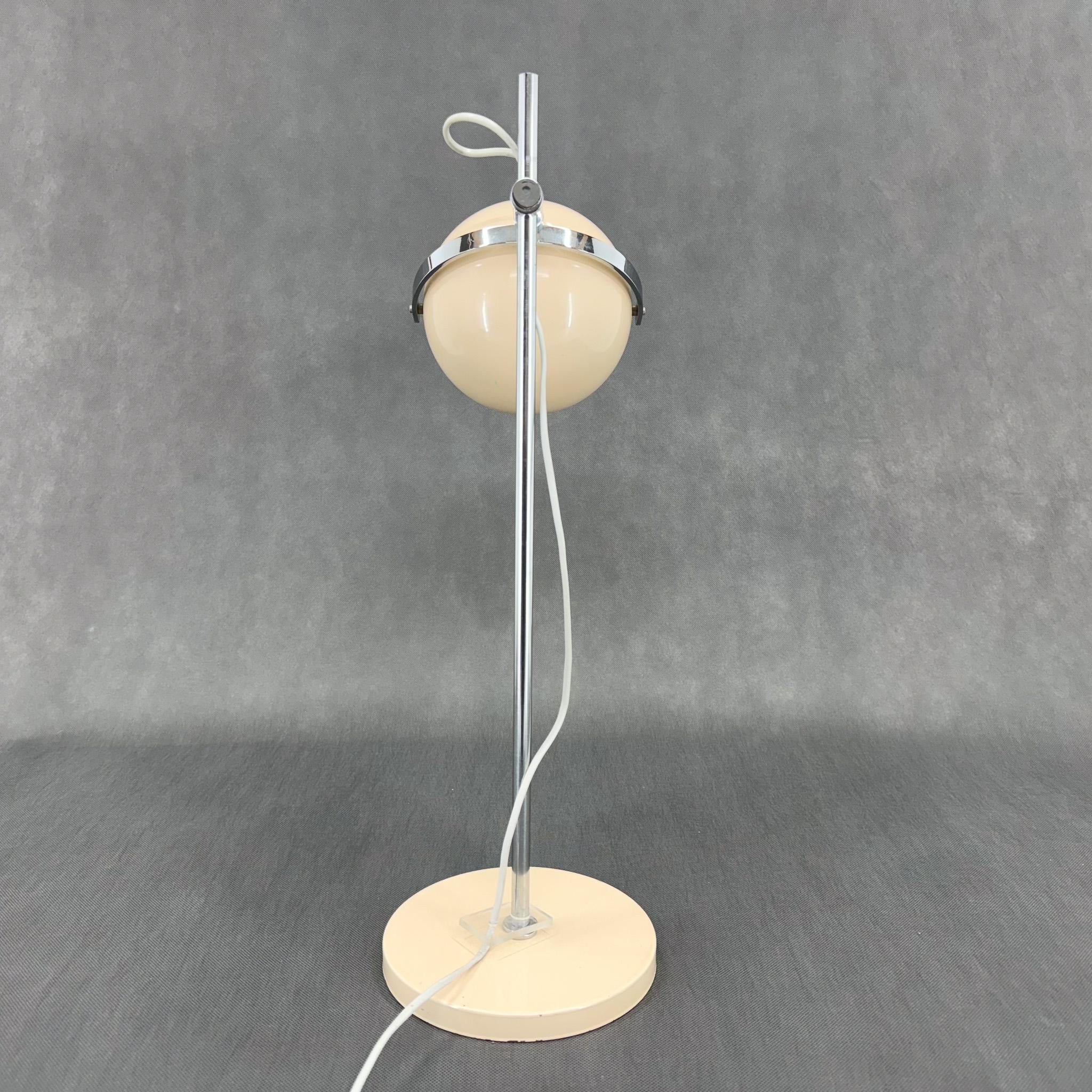 1960er Jahre Große Augapfel-Tischlampe, Italien (20. Jahrhundert) im Angebot