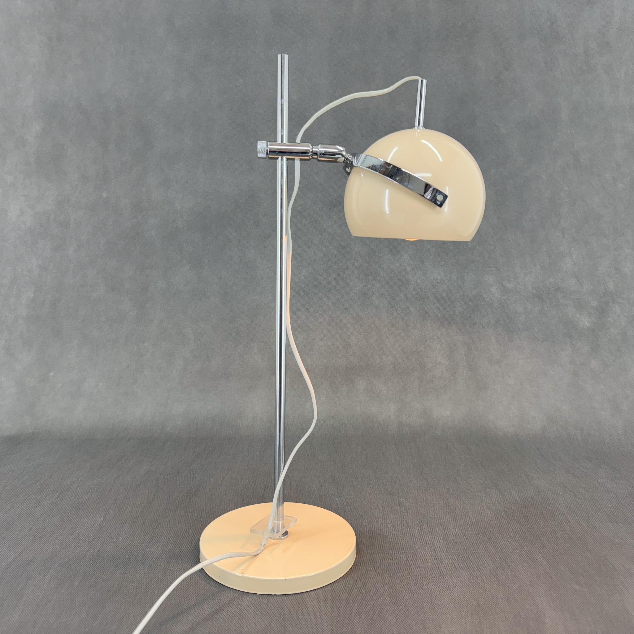 1960er Jahre Große Augapfel-Tischlampe, Italien (Metall) im Angebot