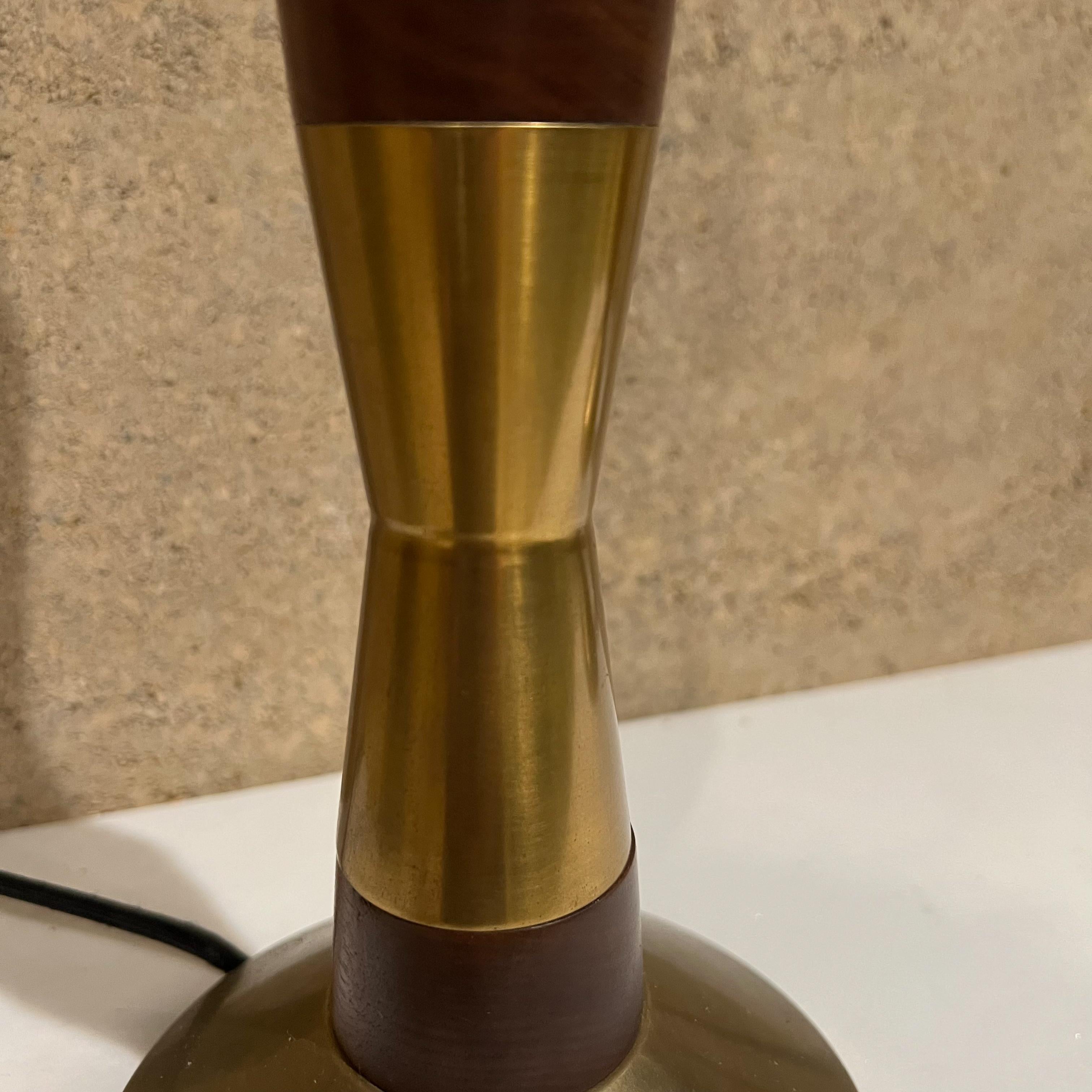 1960s Tall Modern Table Lamps Tapered Bands of Solid Mahogany and Brass In Good Condition For Sale In Chula Vista, CA