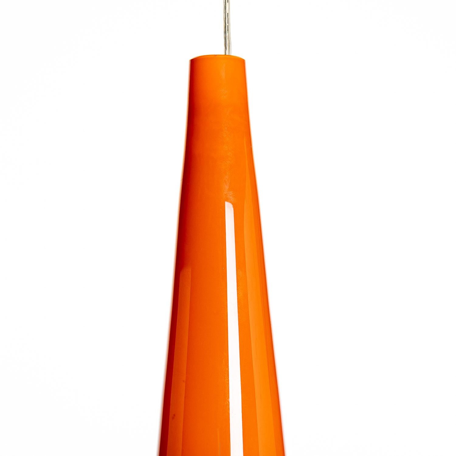 1960s, Tall Orange Glass Pendant by Gino Vistosi In Good Condition For Sale In Schoorl, NL