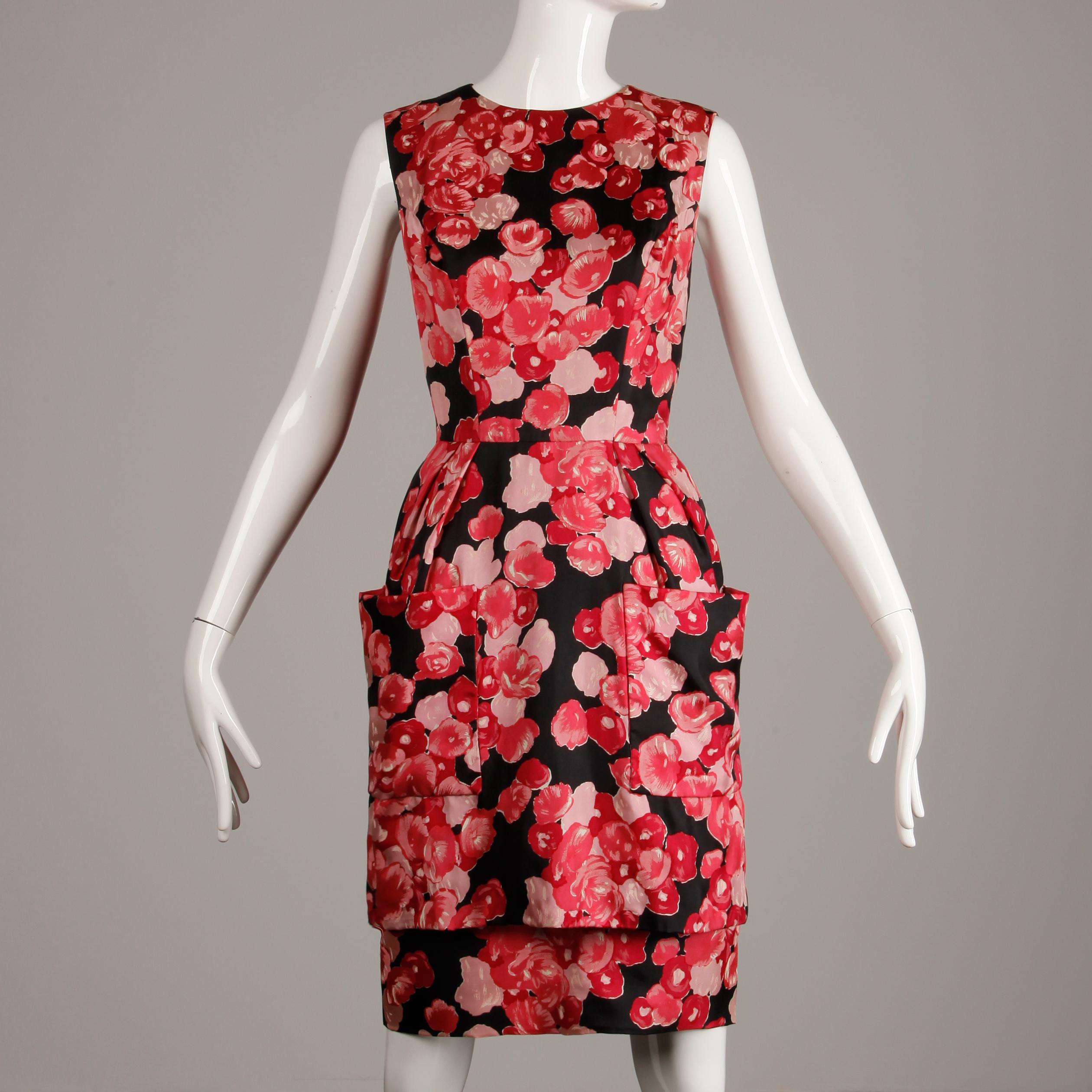 1960s Talmack by John Moore Vintage Vestido de seda con estampado floral rojo, rosa y negro en venta 2