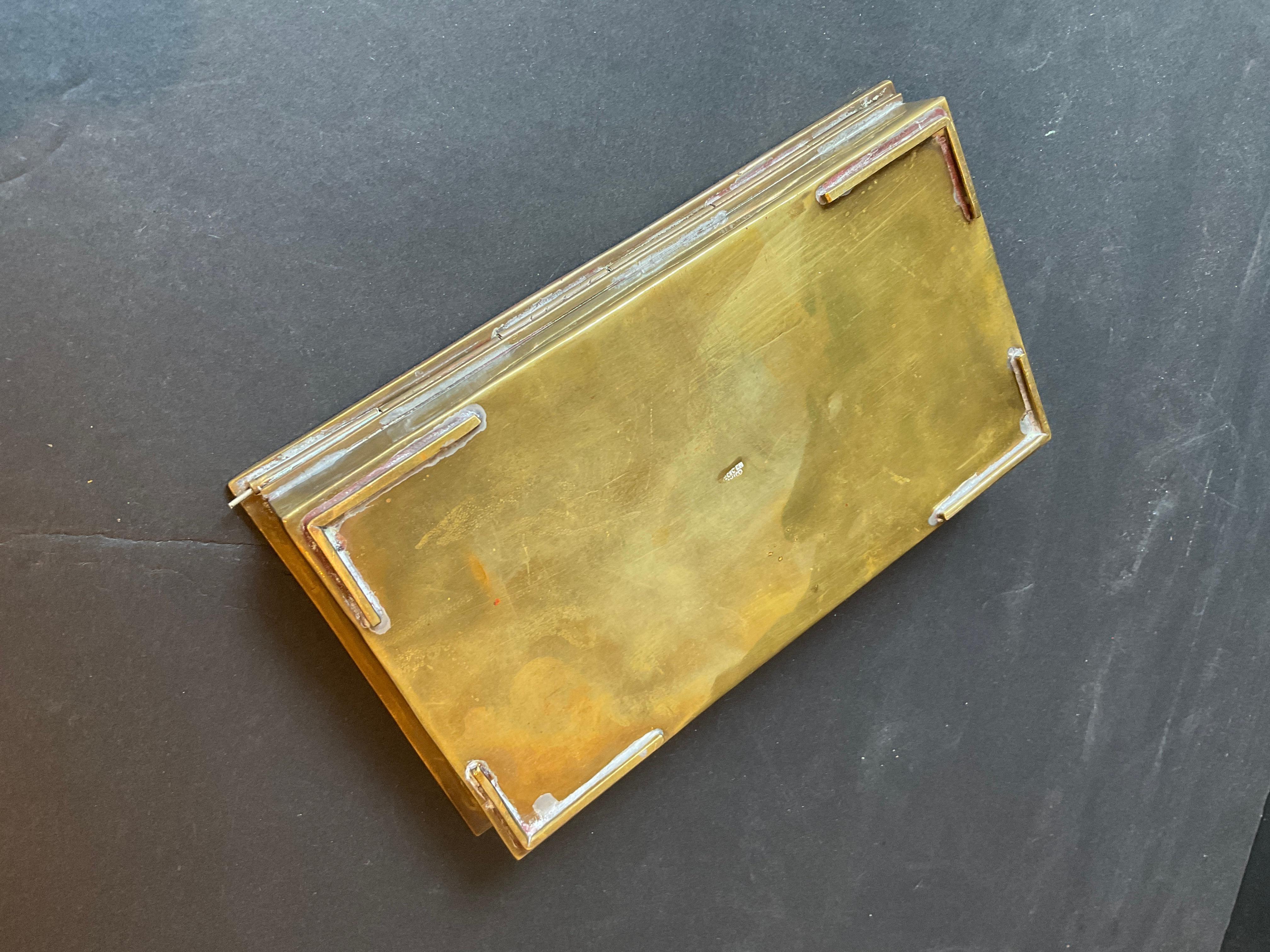 Scatola di Taxco messicana del 1960 con cavalluccio marino intarsiato in pietra e ottone in vendita 2