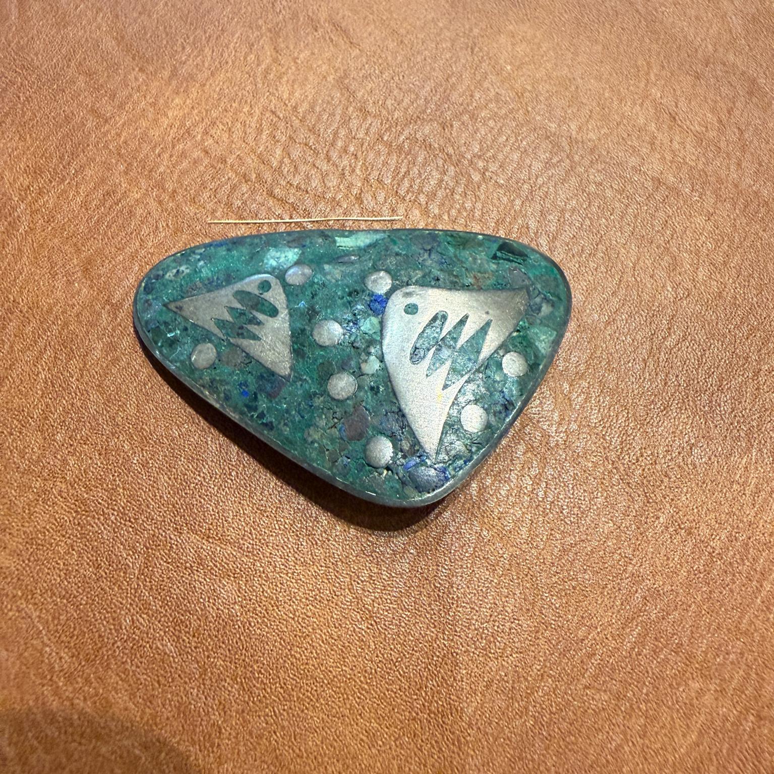 Mexican 1960s Taxco Mexico Abstract Fish Malachite Sterling Silver Pin For Sale