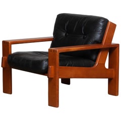 Sedia da salotto cubista in teak e pelle nera degli anni '60 di Esko Pajamies per Asko