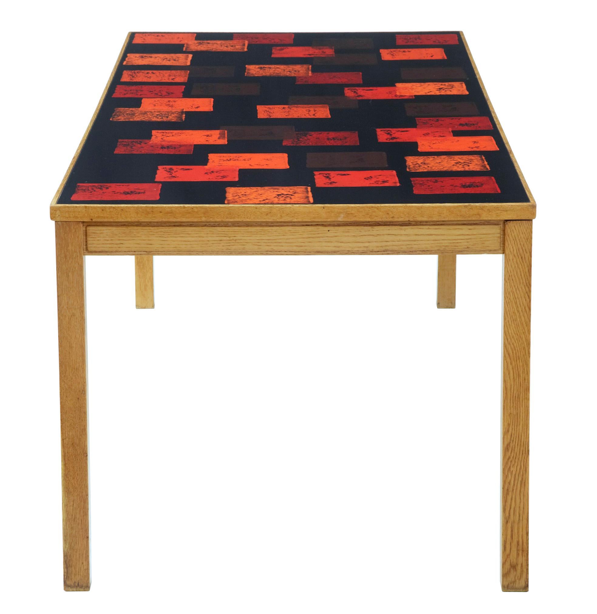 1960's oak and enamel coffee table by david rosen and per torneman circa 1963.

Top designed by artist algot 'per' torneman made in conjunction with david rosen for swedish furniture retailer nordiska kompaniet.

3 tones of red and organge