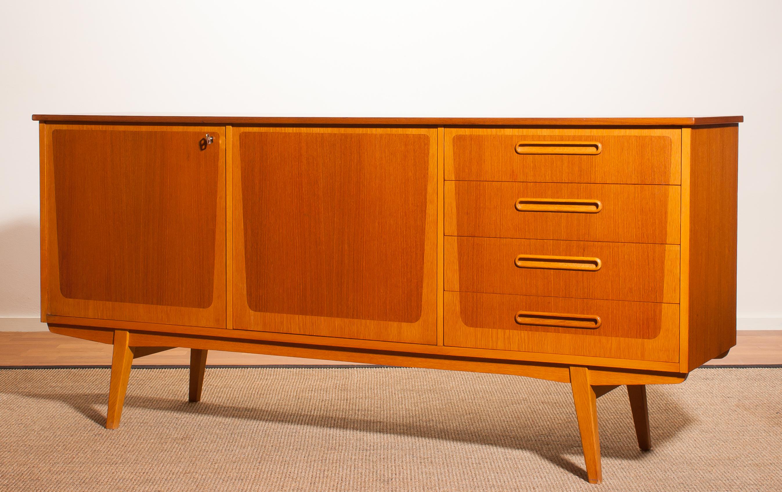 Beautiful sideboard from Sweden.
This cabinet is made of teak and oak.
It has two doors and four drawers.
It is in very good condition.
Period 1960s.
Dimensions: H 80 cm, W 172 cm, D 43 cm.