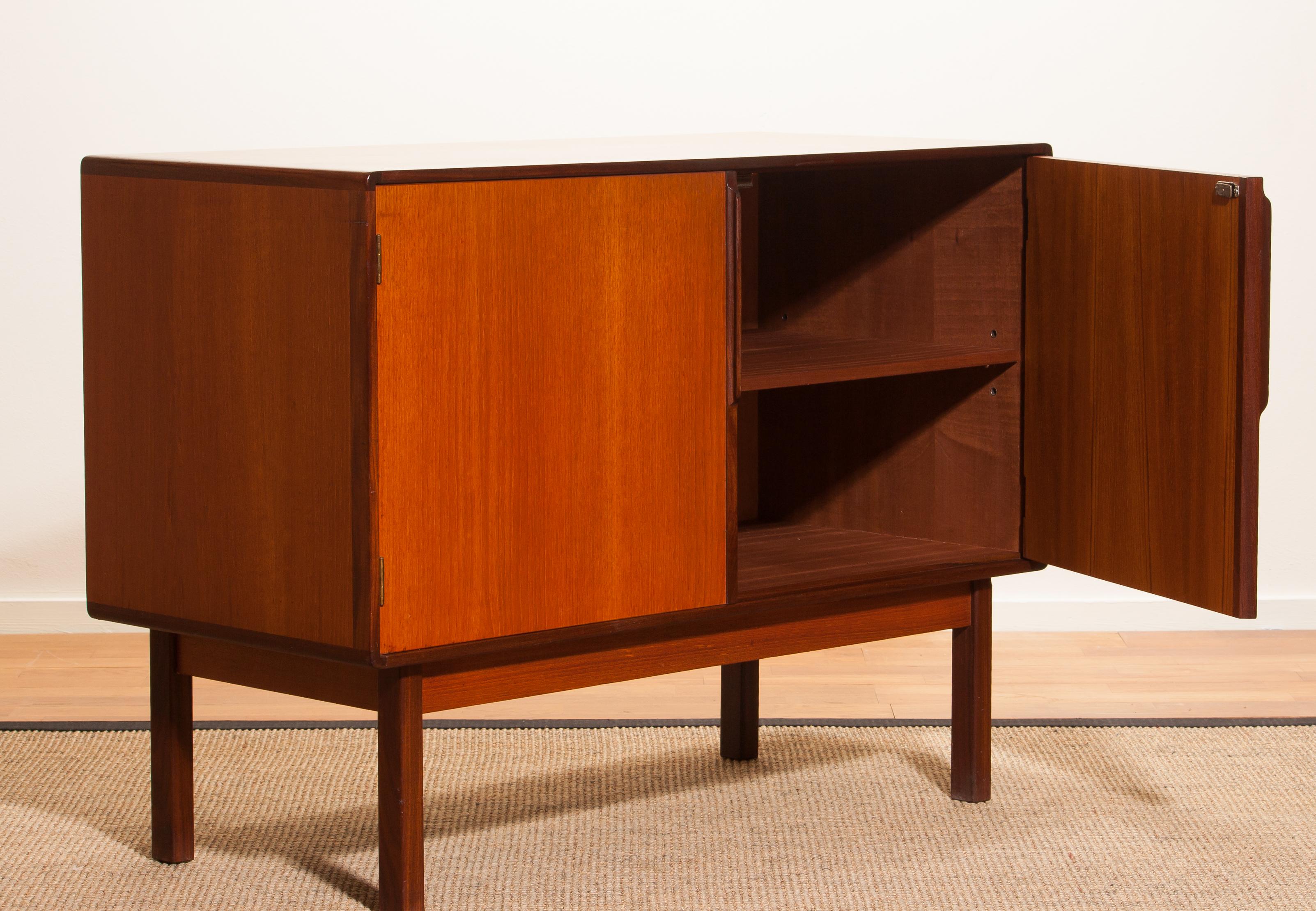 1960s, Teak and Palisander Small Sideboard Cabinet by Asko Finland In Excellent Condition In Silvolde, Gelderland