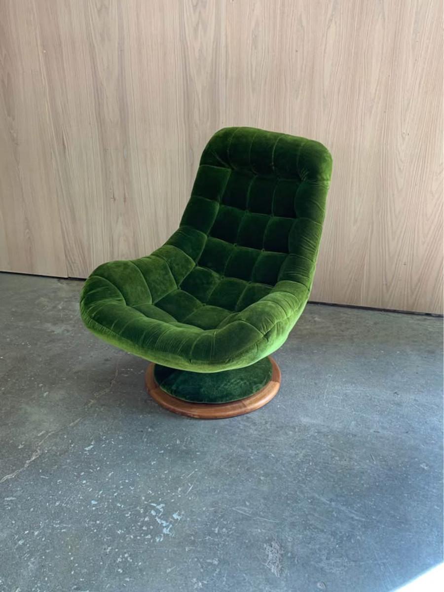 1960s Teak and Velvet Scoop Chair by R Huber In Excellent Condition In Victoria, BC