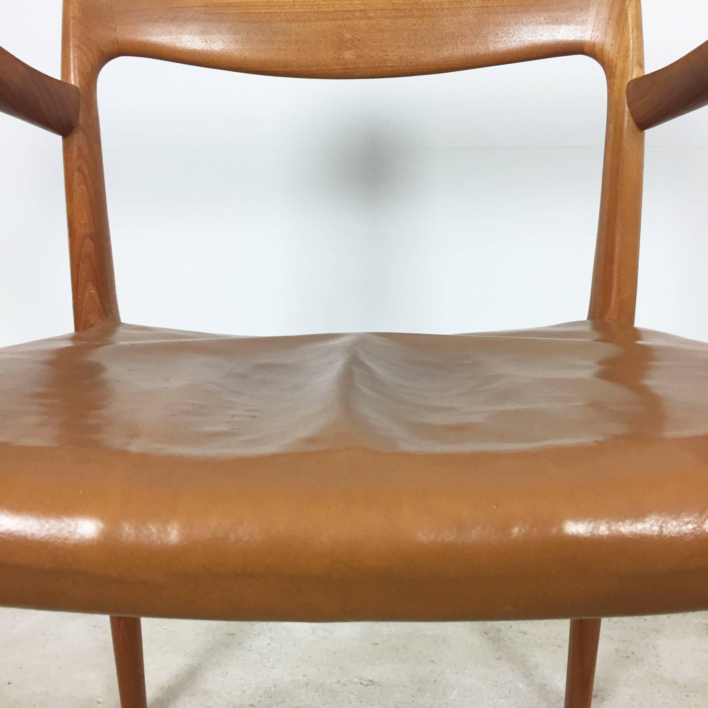 1960s Teak Armchair Model 77 with Original Leather Seat Niels O. Möller, Denmark In Good Condition For Sale In Kirchlengern, DE