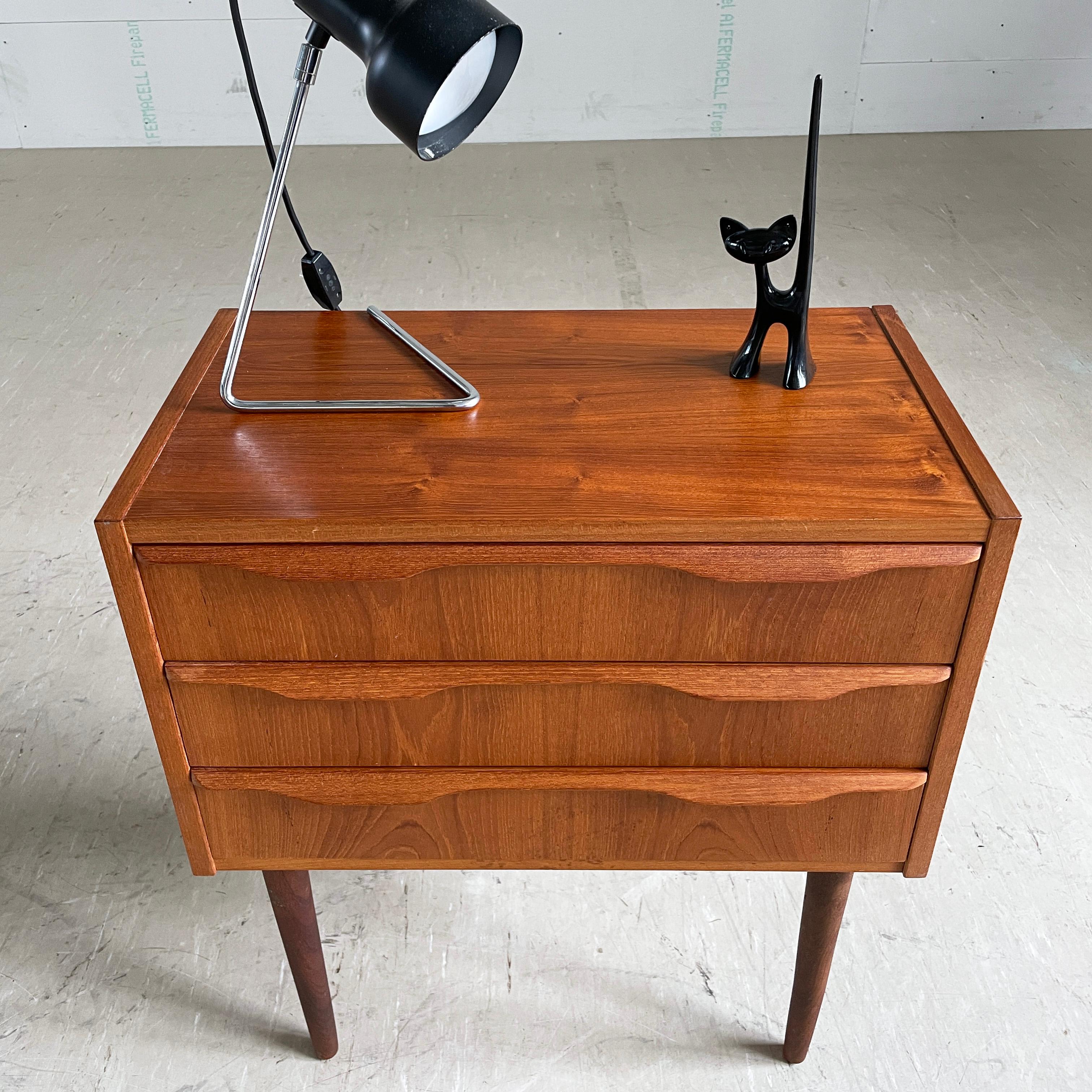 1960's Teak Bedside Drawers / Cabinet For Sale 5