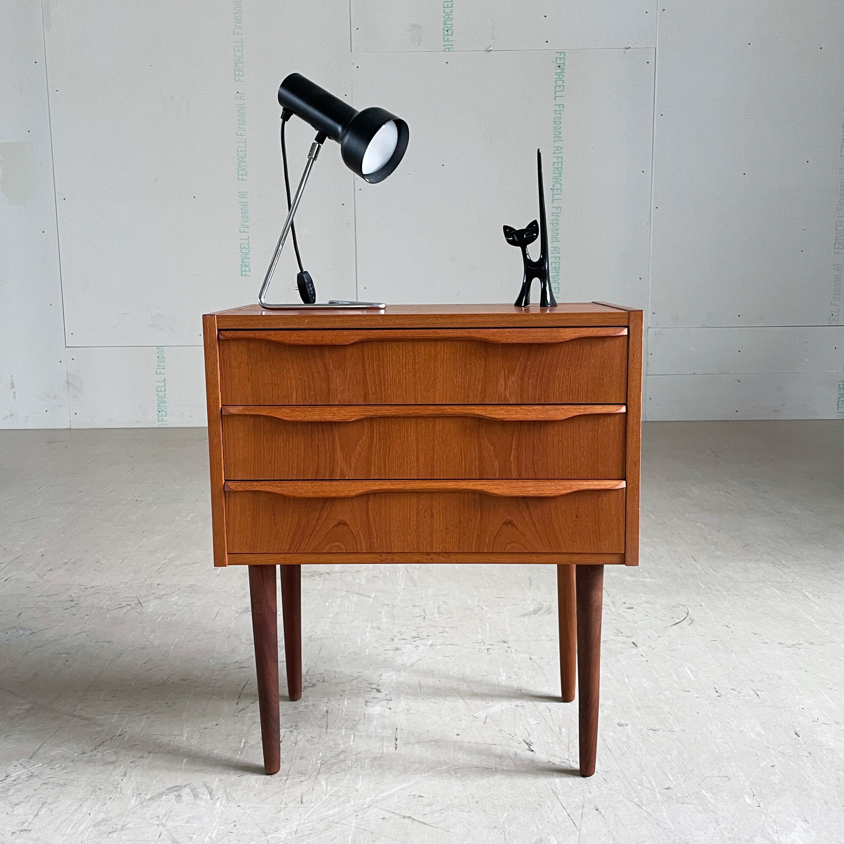 1960's Teak Bedside Drawers / Cabinet For Sale 8