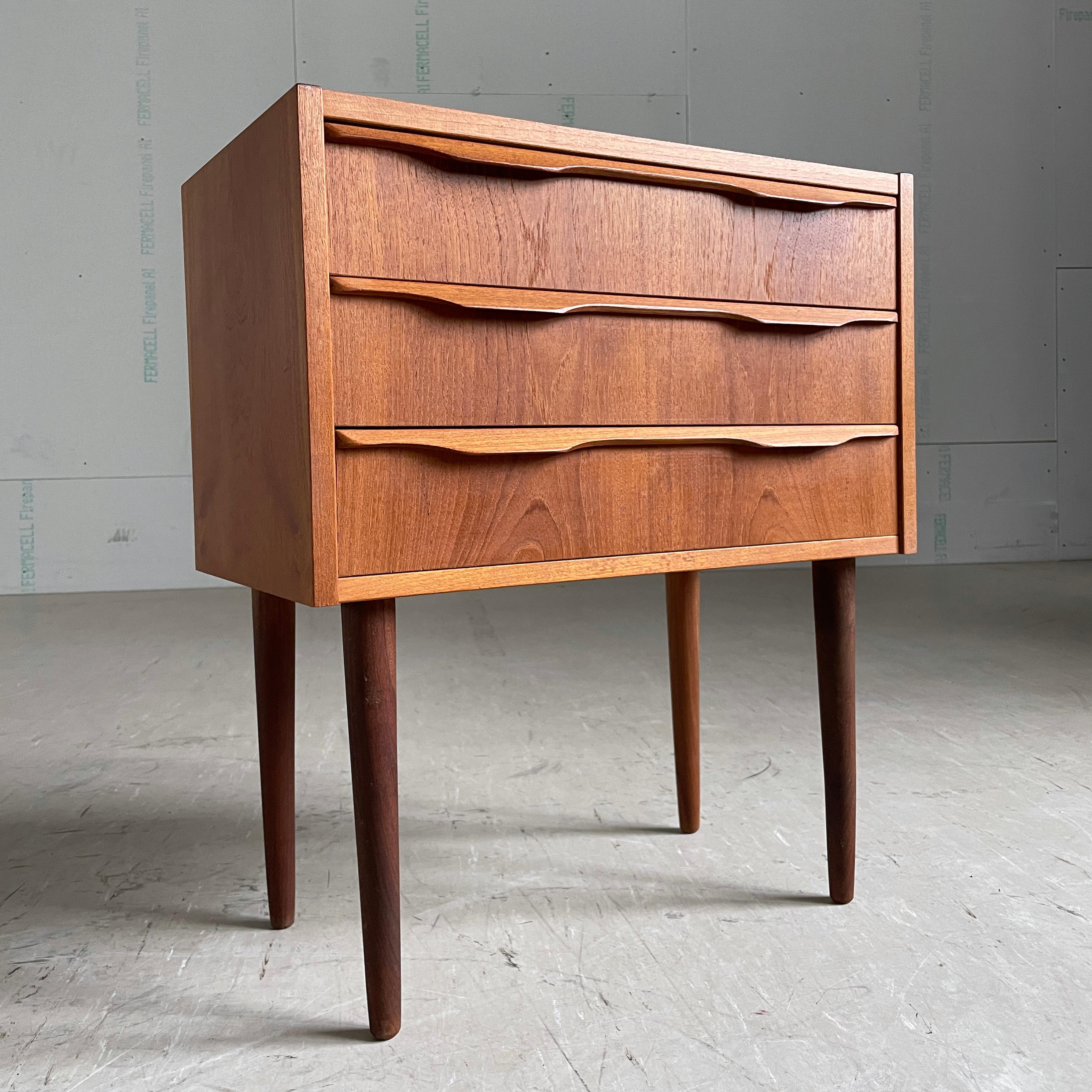 20th Century 1960's Teak Bedside Drawers / Cabinet For Sale